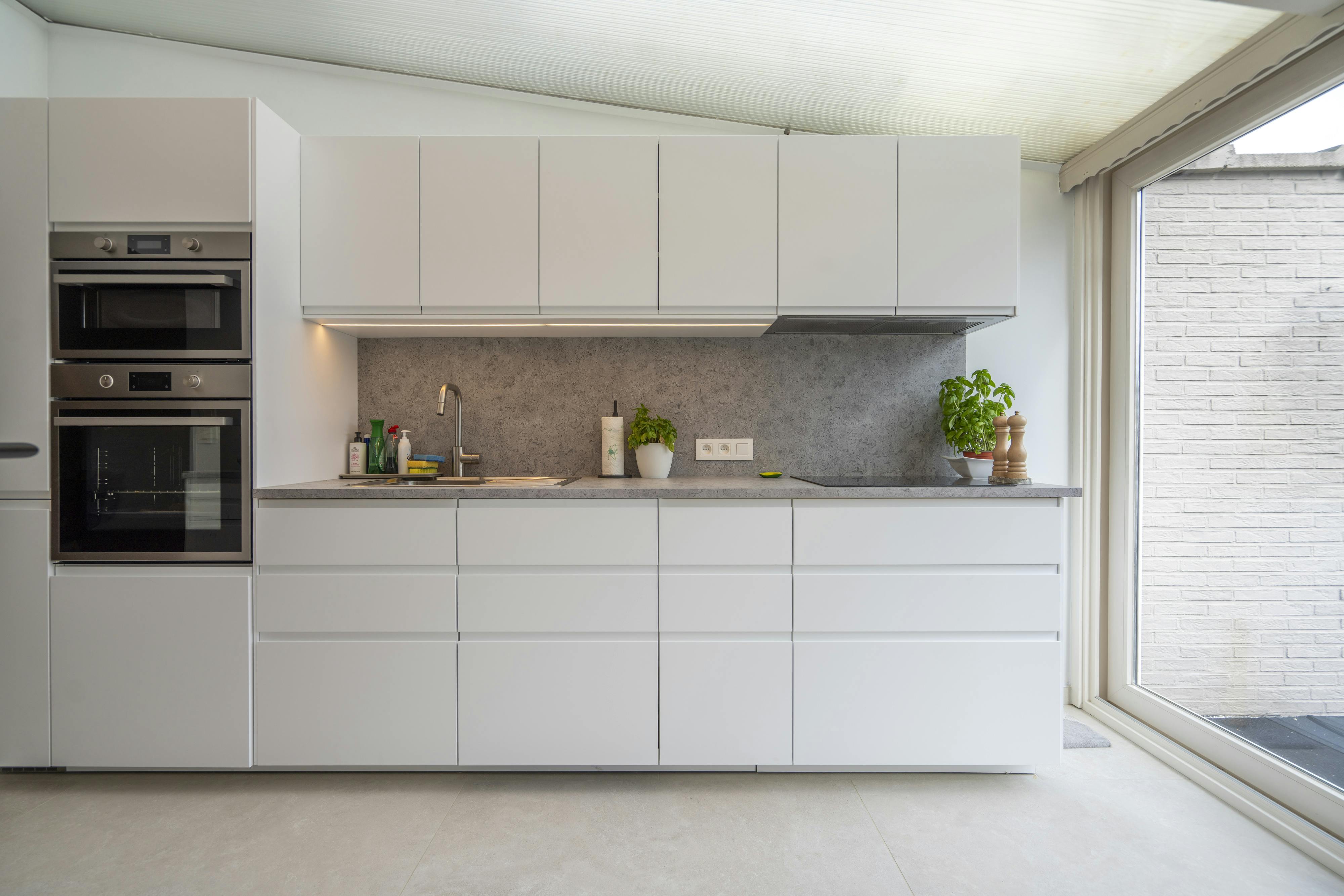 Gerenoveerde instapklare bel-etage woning te koop in Wevelgem! foto 4