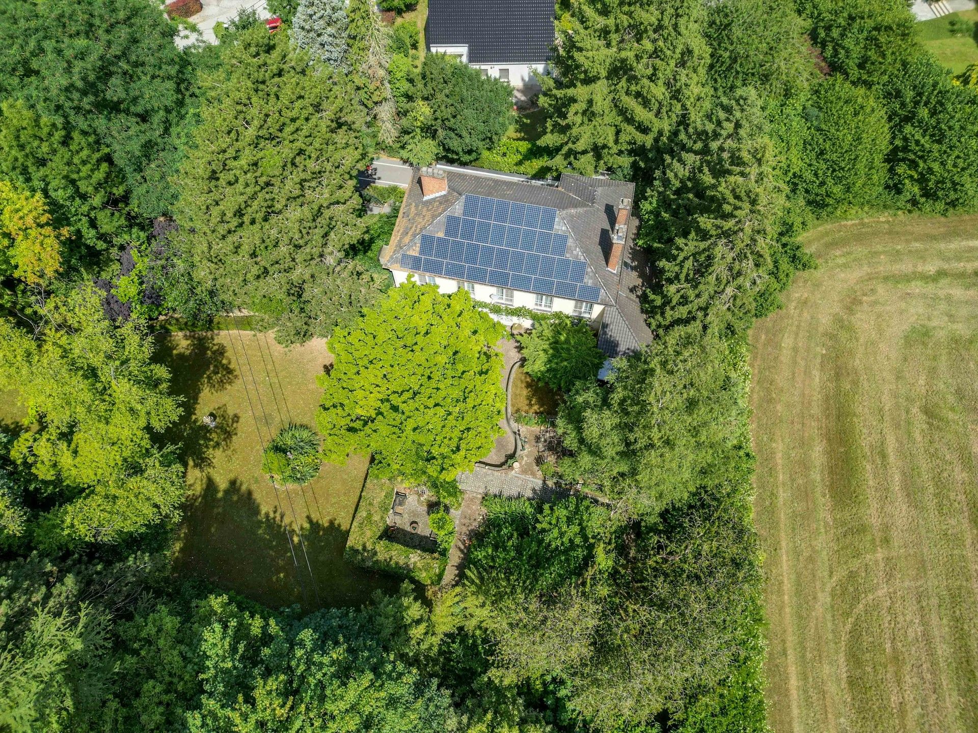 EXCLUSIEVE VILLA + BOUWGROND IN DOODLOPENDE STRAAT foto {{pictureIndex}}