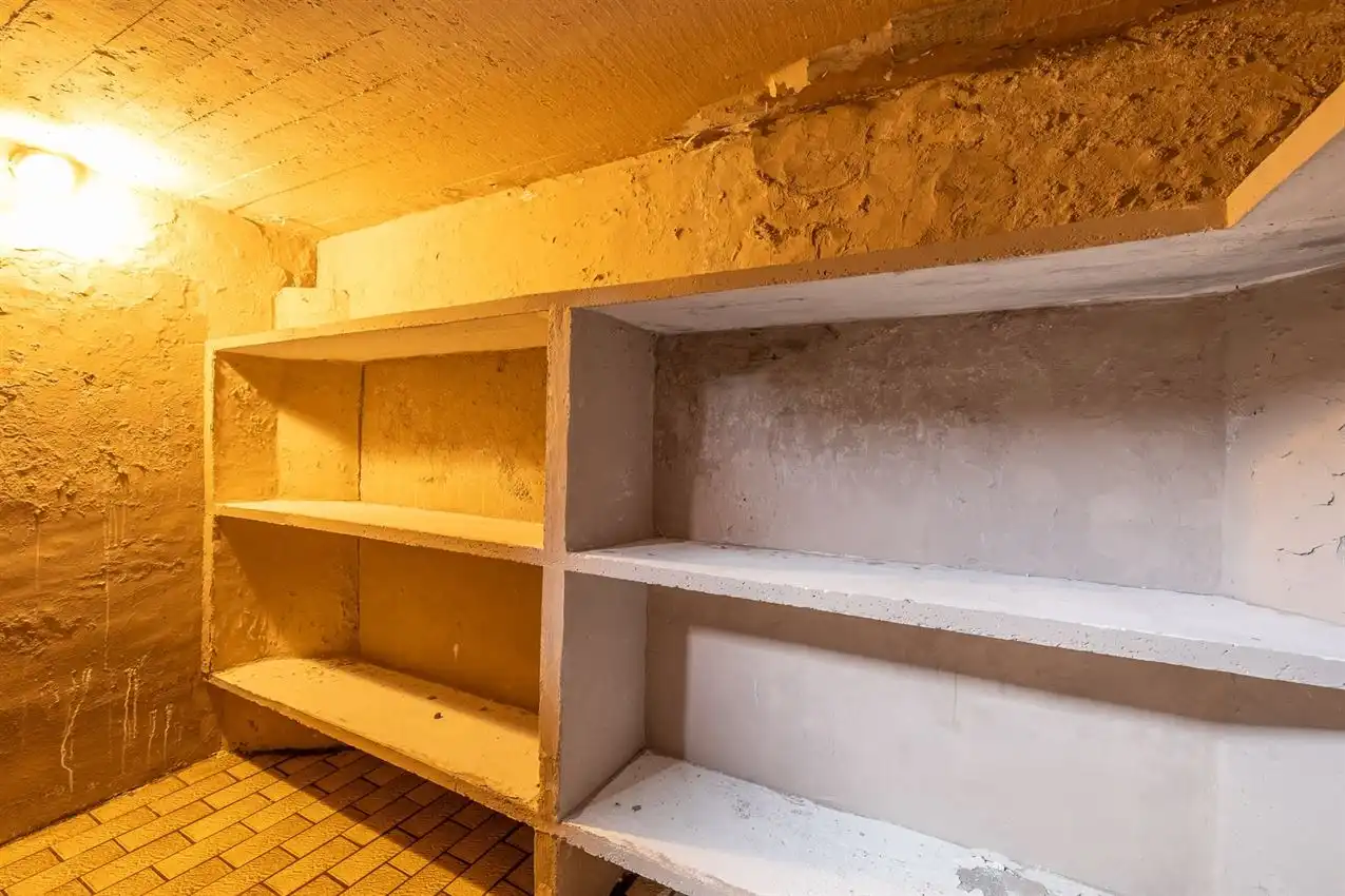 Vlakbij ingang merodebossen, soldie woning met potentieel foto 28