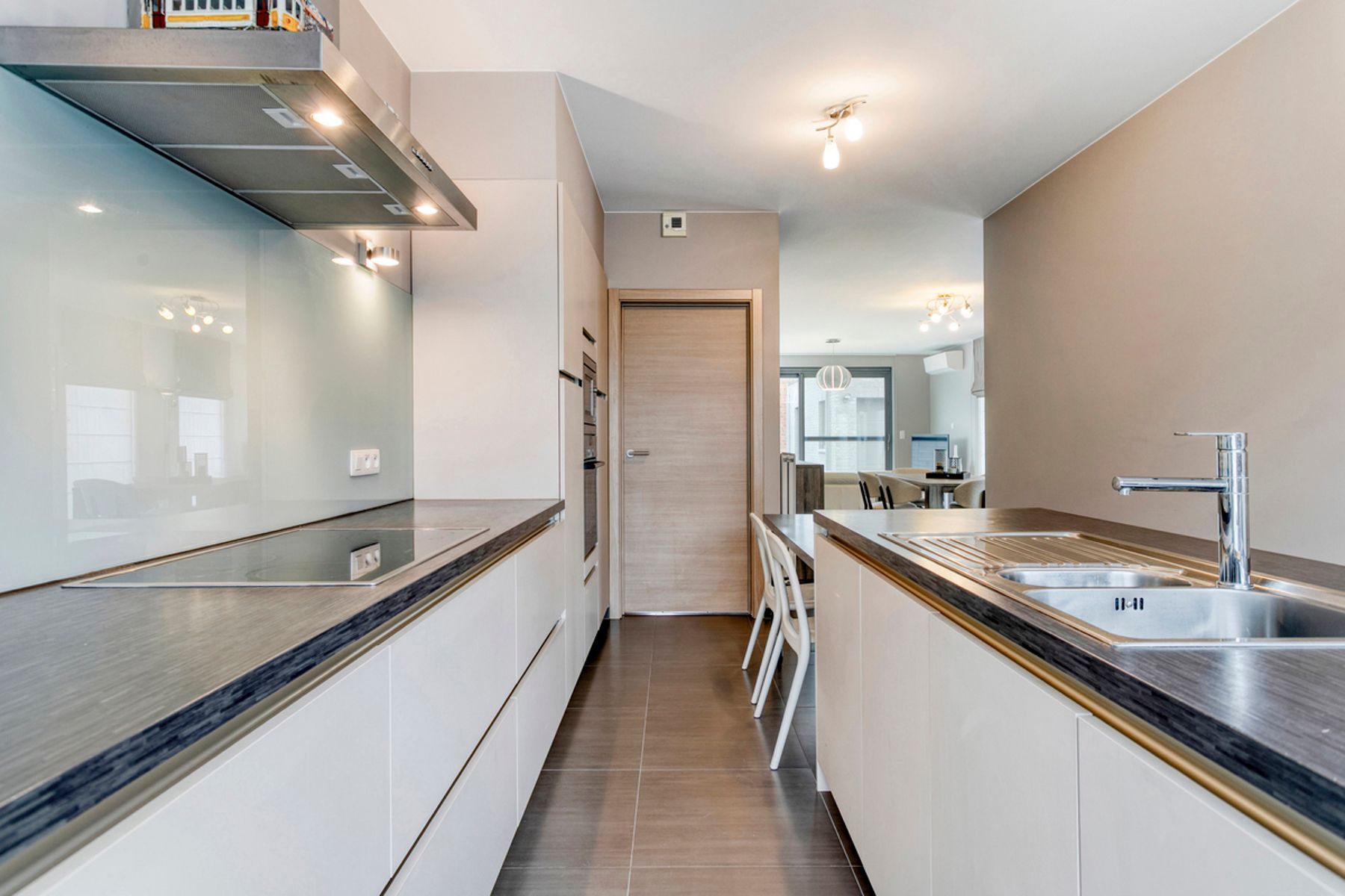 Recente HOB met 2 slaapkamers, tuin en garage! foto 10