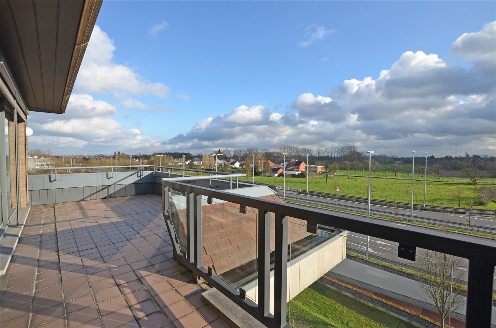 Aangenaam 3-slaapkamer appartement, ideaal voor vrij beroep  foto 2