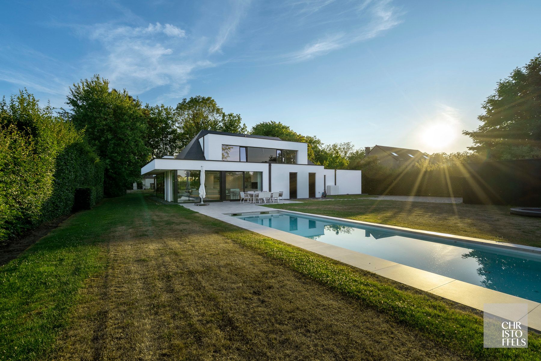 High-end gerenoveerde eigentijdse villa op een perceel van 4.379m² te Hasselt! foto 37