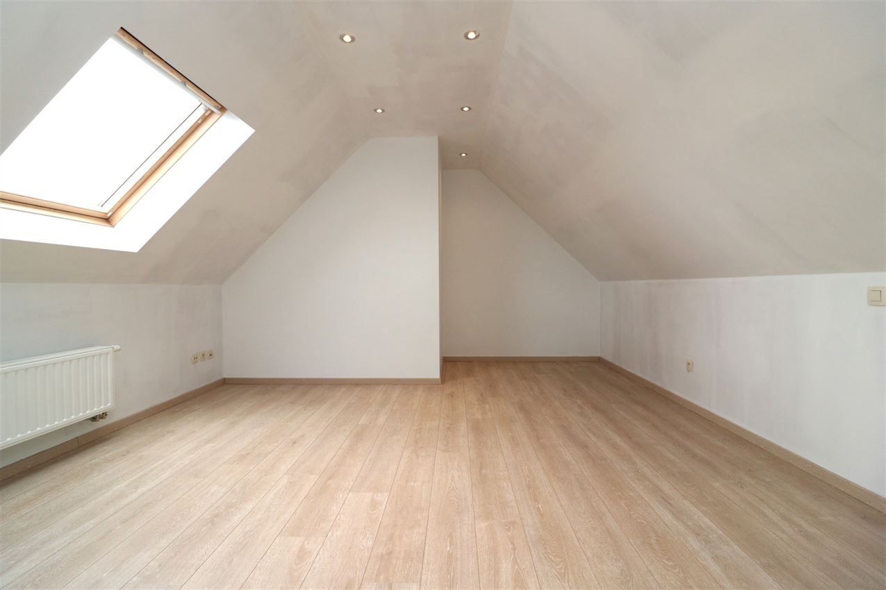 Triplex met groot zuidterras, garage, nabij E314 foto 36