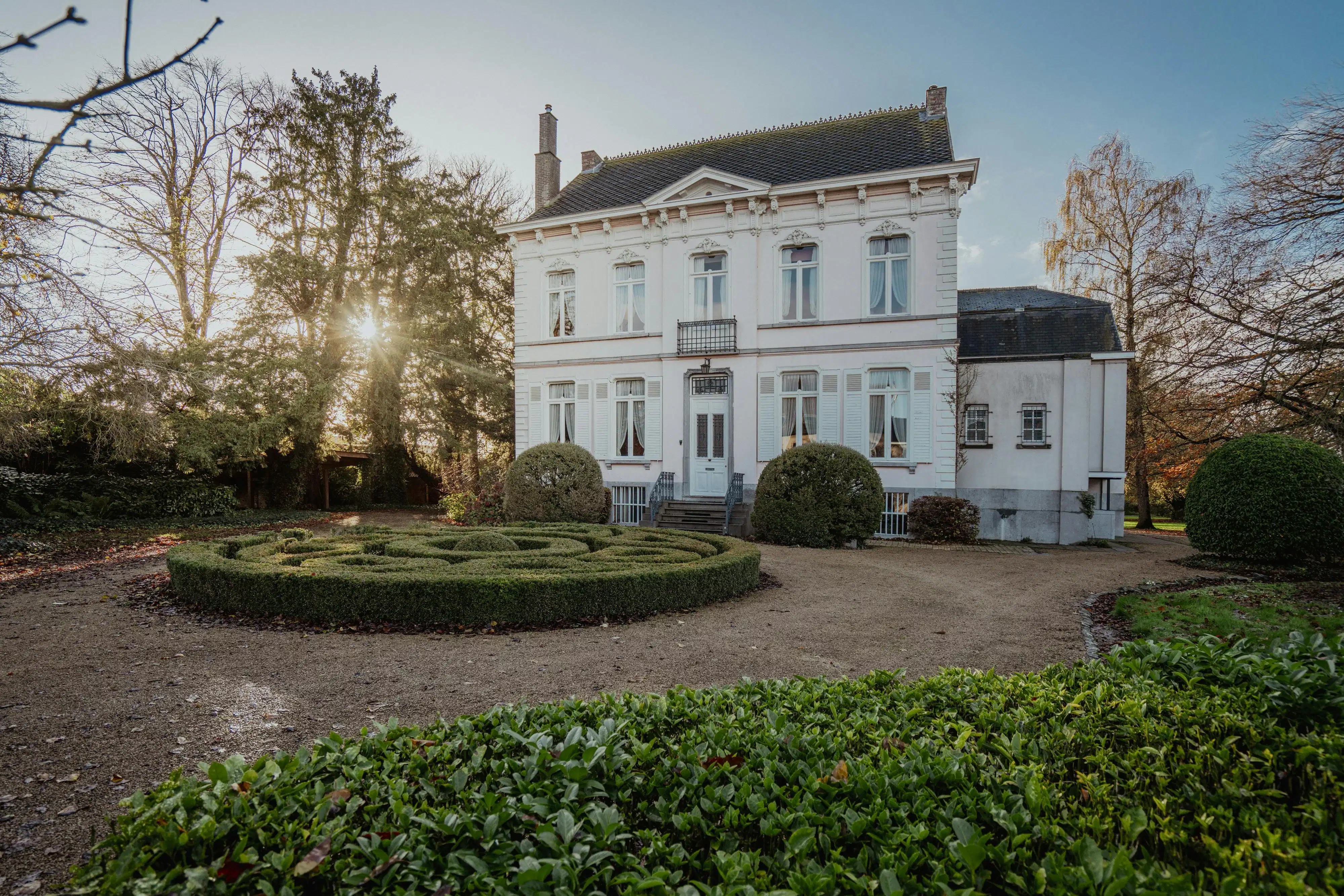 Hoofdfoto van de publicatie: Majestueus wonen Kasteel Stoffelt te Watervliet