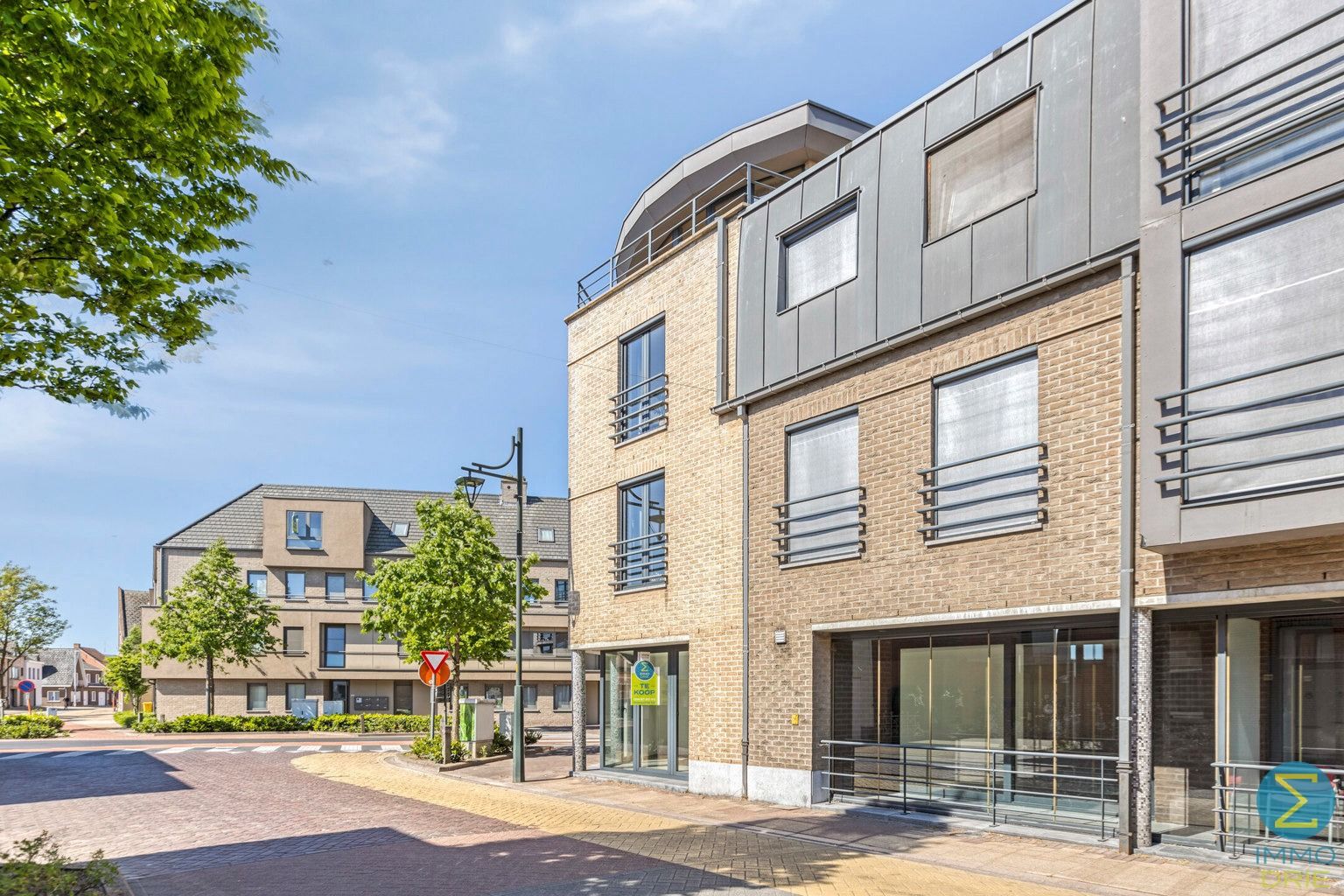 Centraal gelegen ruim gelijkvloers appartement met garage foto 15