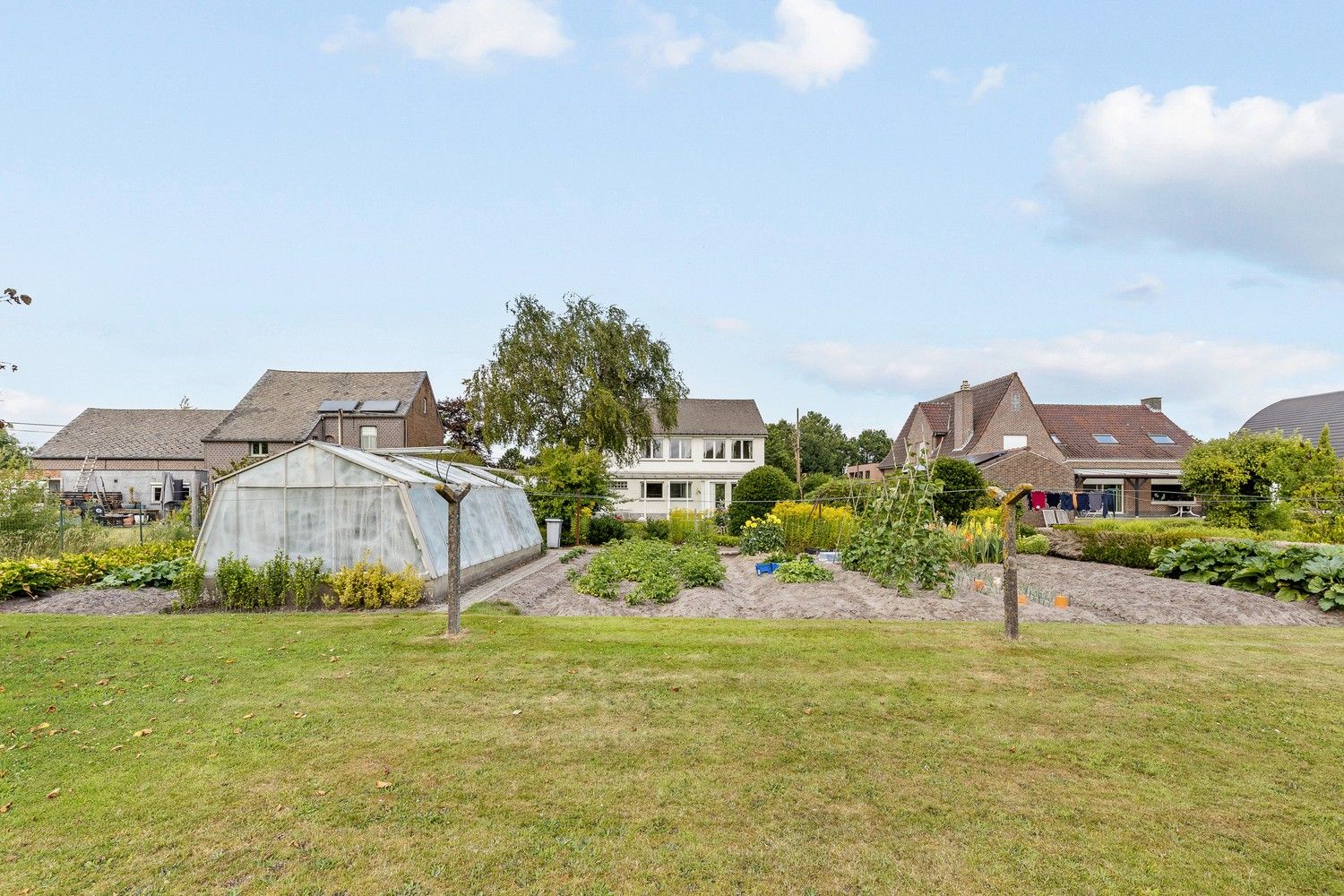 Perfect onderhouden woning met 4 Slpkrs op 1469m2 met zicht op de velden foto 24