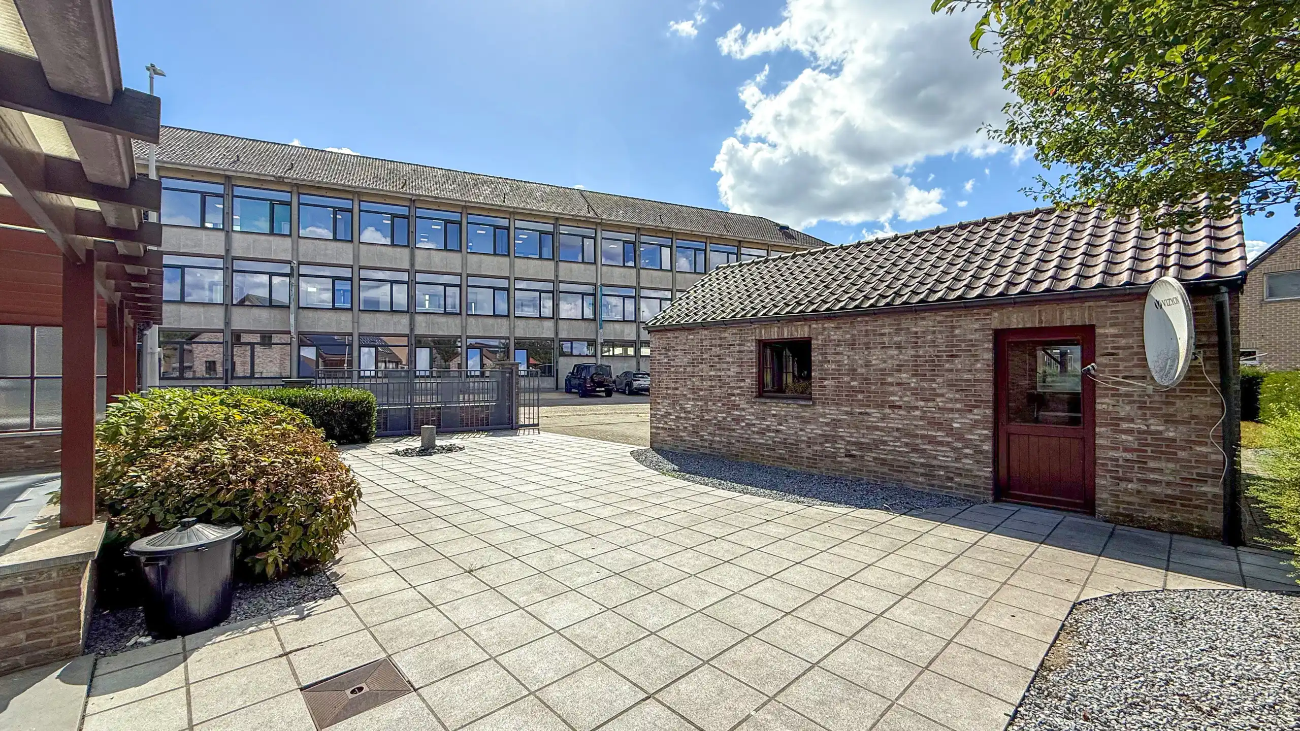 Ruime gezinswoning met 4 slpk, zonnepanelen en grote tuin! foto 49