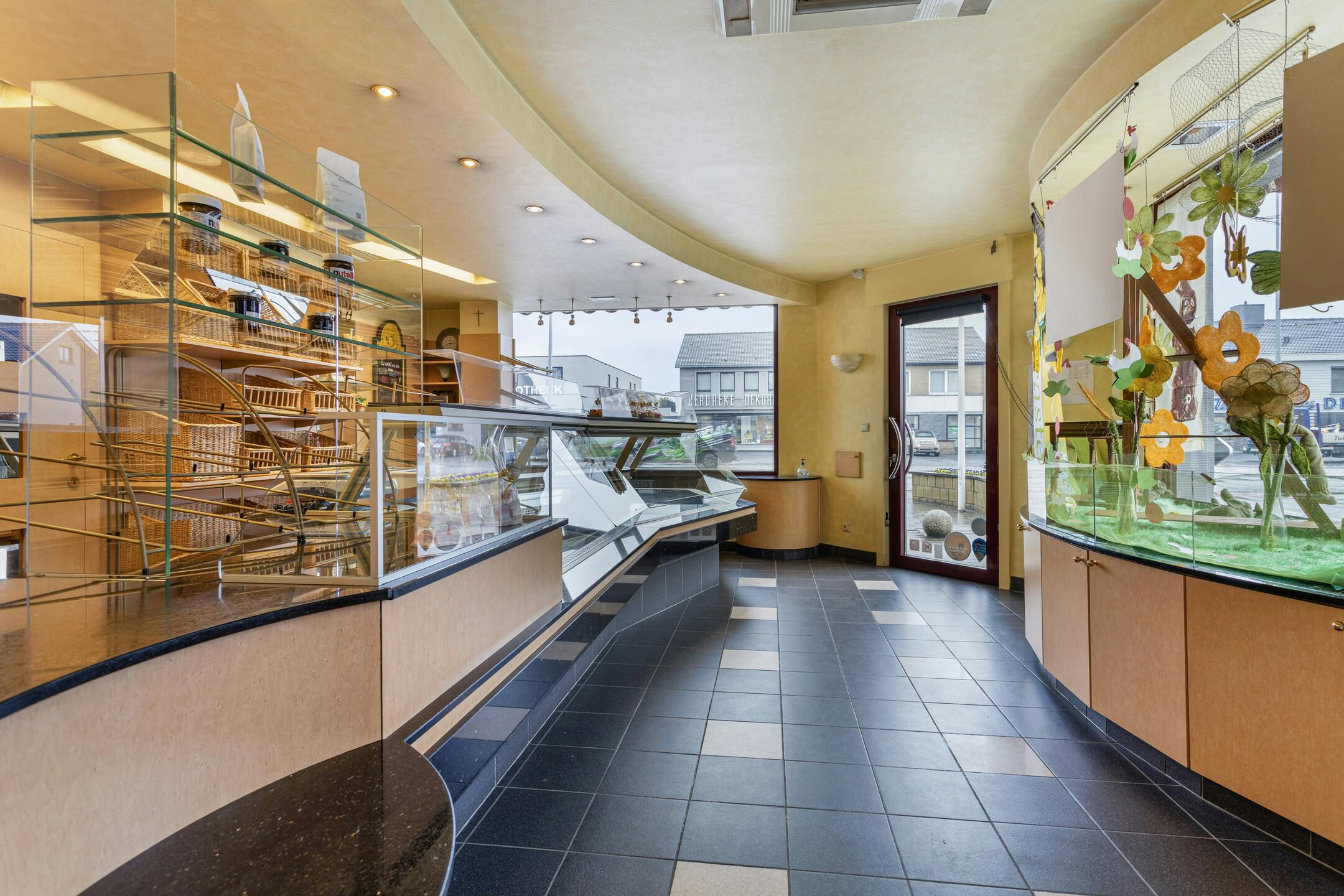 Centrumwoning met handelsruimte te koop in Beveren-Leie foto 10