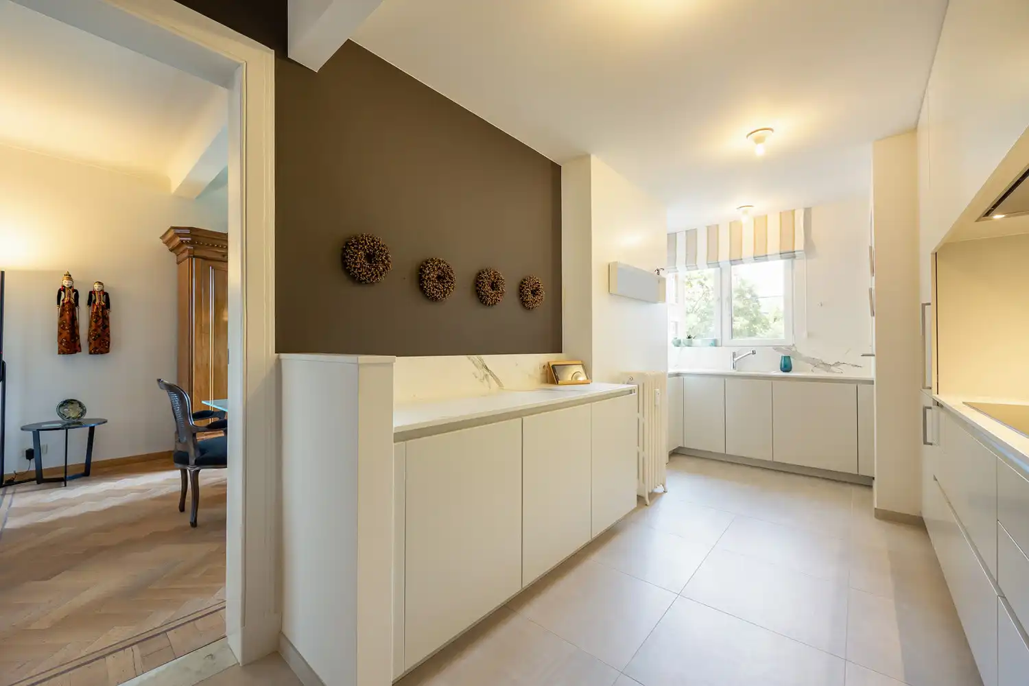 Energiezuinig (EPC B) en hoogwaardig gerenoveerd art-decoappartement met 2 slaapkamers, terras en gelijkvloerse polyvalente ruimte op absolute toplocatie aan ’t Groen Kwartier foto 7