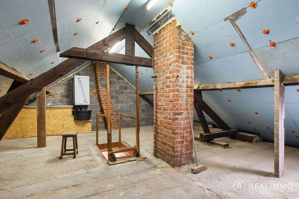 Gezinswoning met potentieel en zonnige tuin in de rustige Arendswijk foto 12