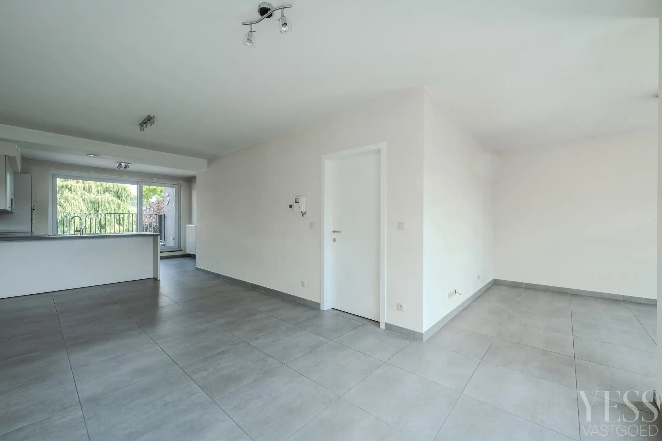 Lichtrijk duplexapp 3slpk + 2 badk + garage te Oudenburg! foto 2