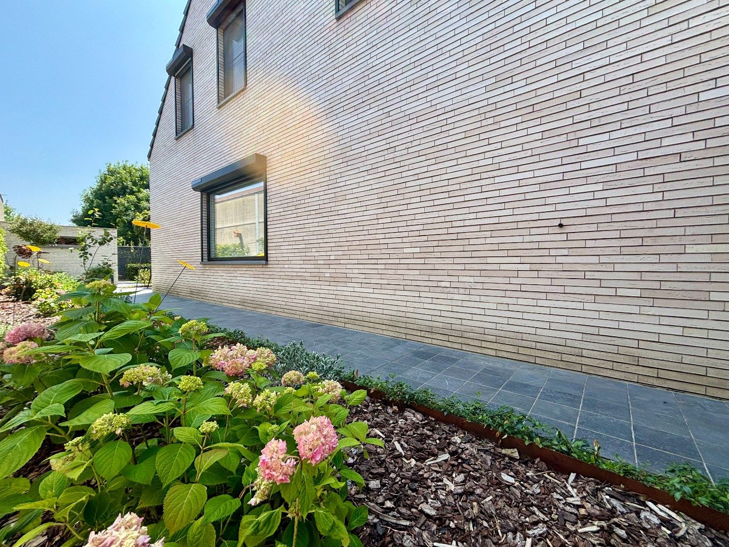 KIJKDAG 21/06. Instapklare HOB (2018) met garage en tuin te centrum Ieper foto 11