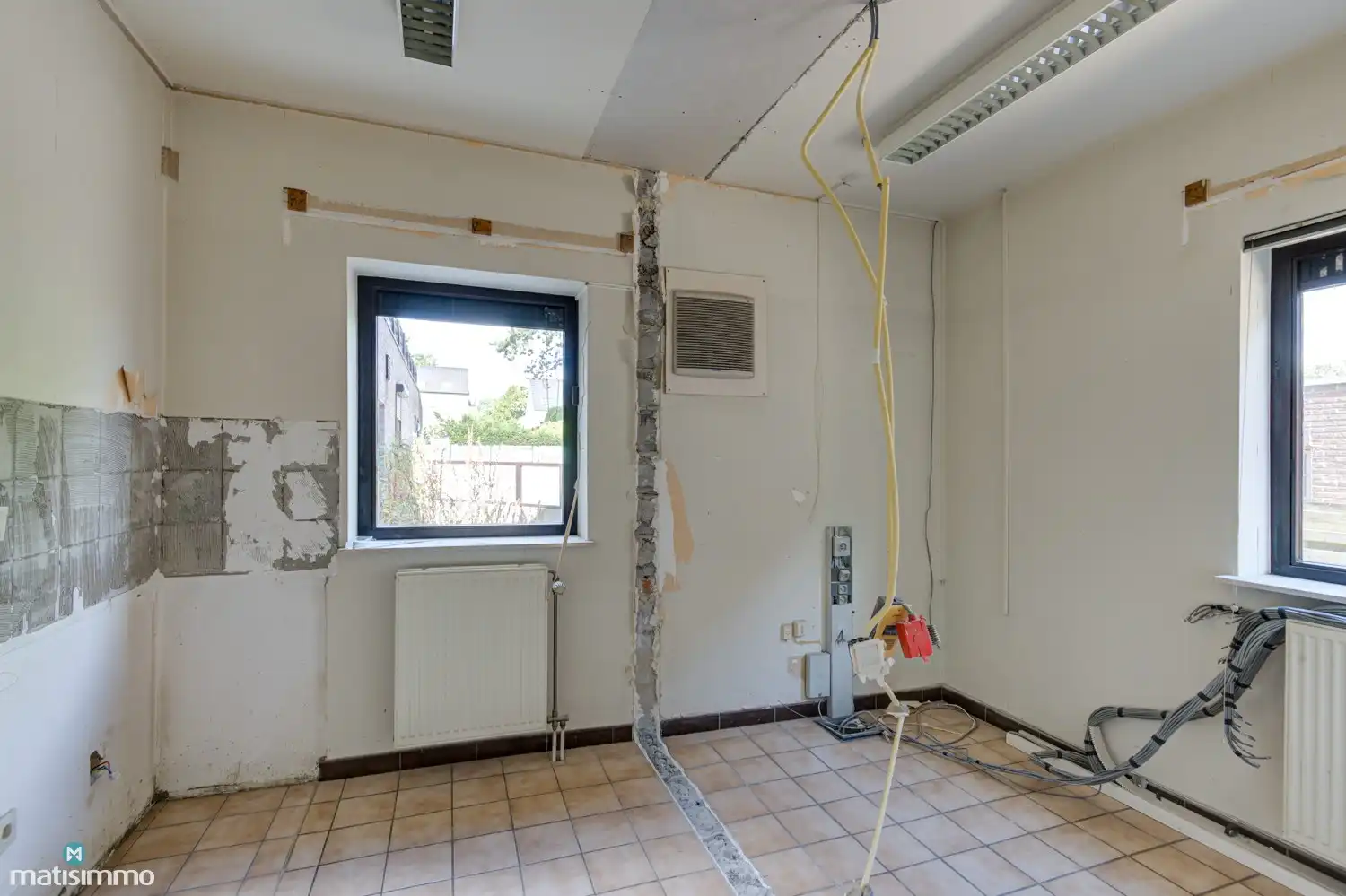 LICHTRIJK HANDELSPAND (174M2) MET VEEL VISIBILITEIT OP EEN TOPLOCATIE IN BEVERST foto 15