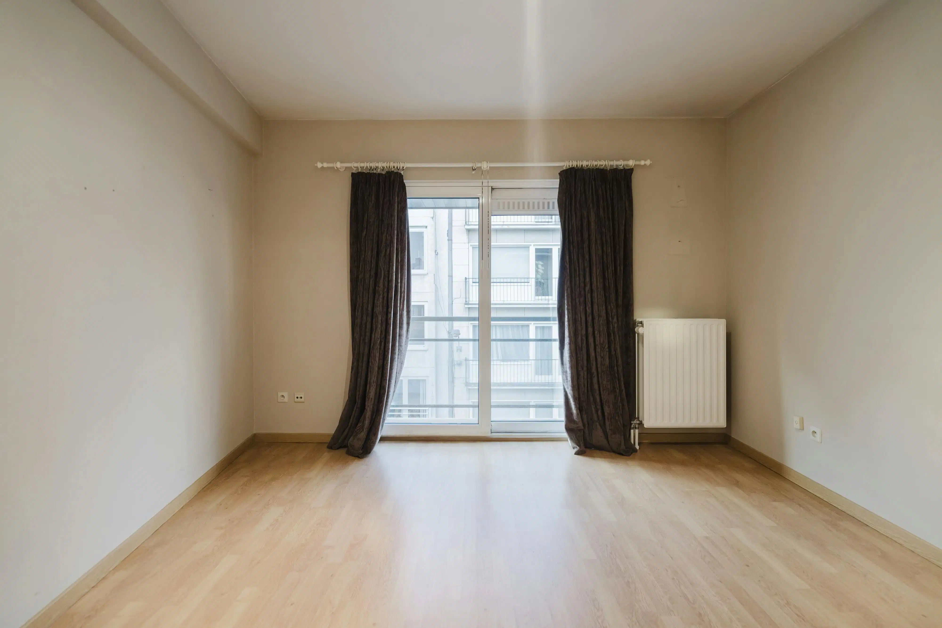 Ruim 3-slpk app. met garage in hartje Kortrijk foto 14