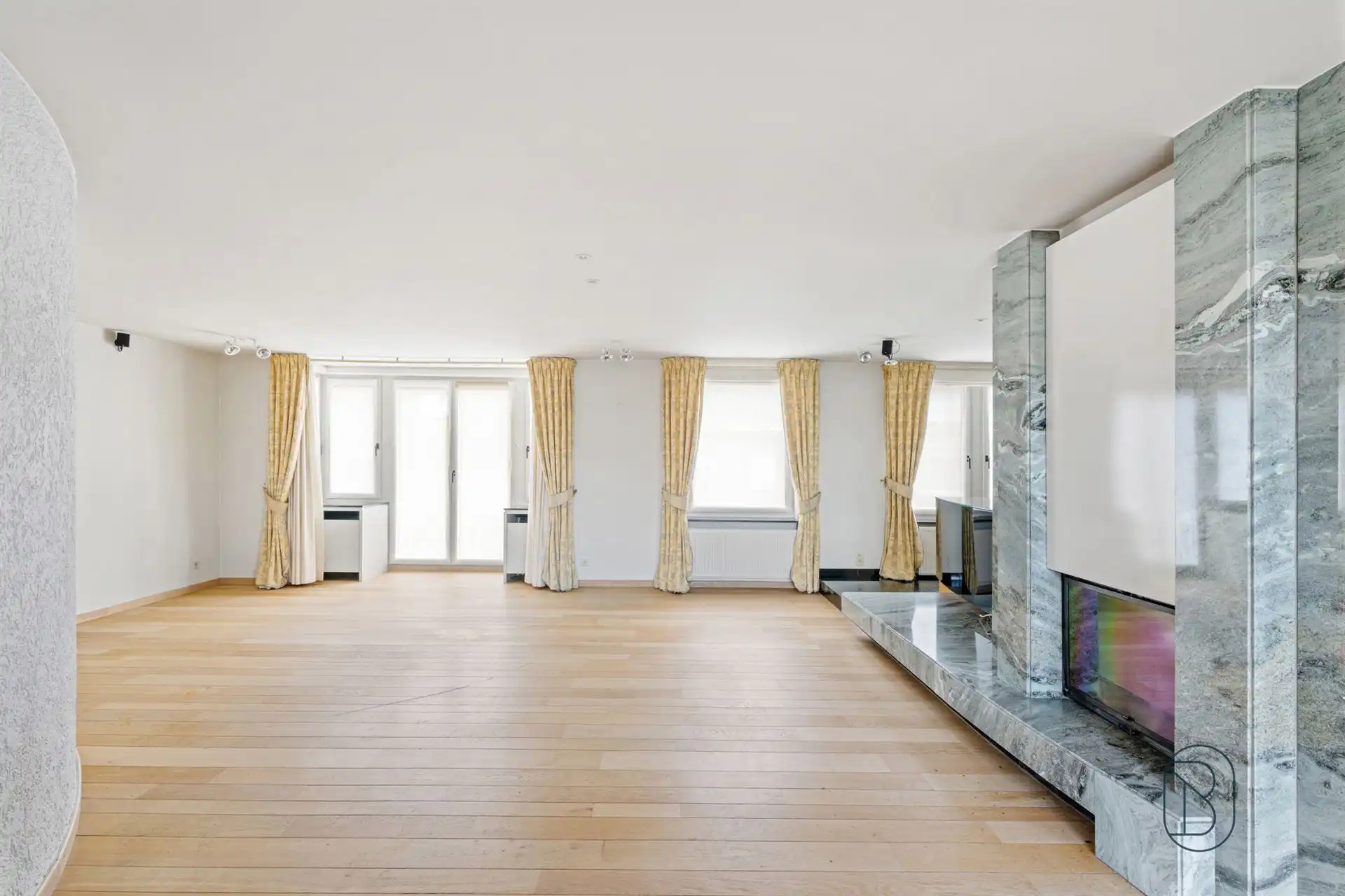 Unieke combinatie van wonen en werken in Sint-Eloois-Vijve! foto 10