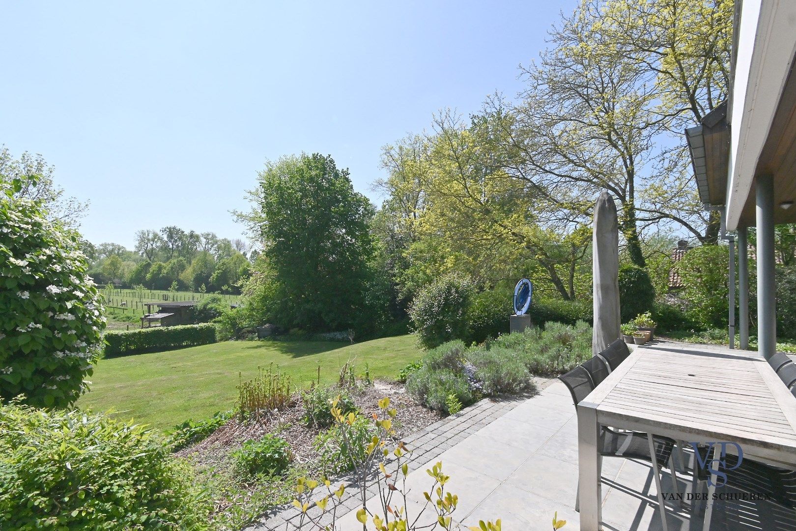 Exclusieve villa met weide (ca. 1 ha) en adembenemende vergezichten foto 29