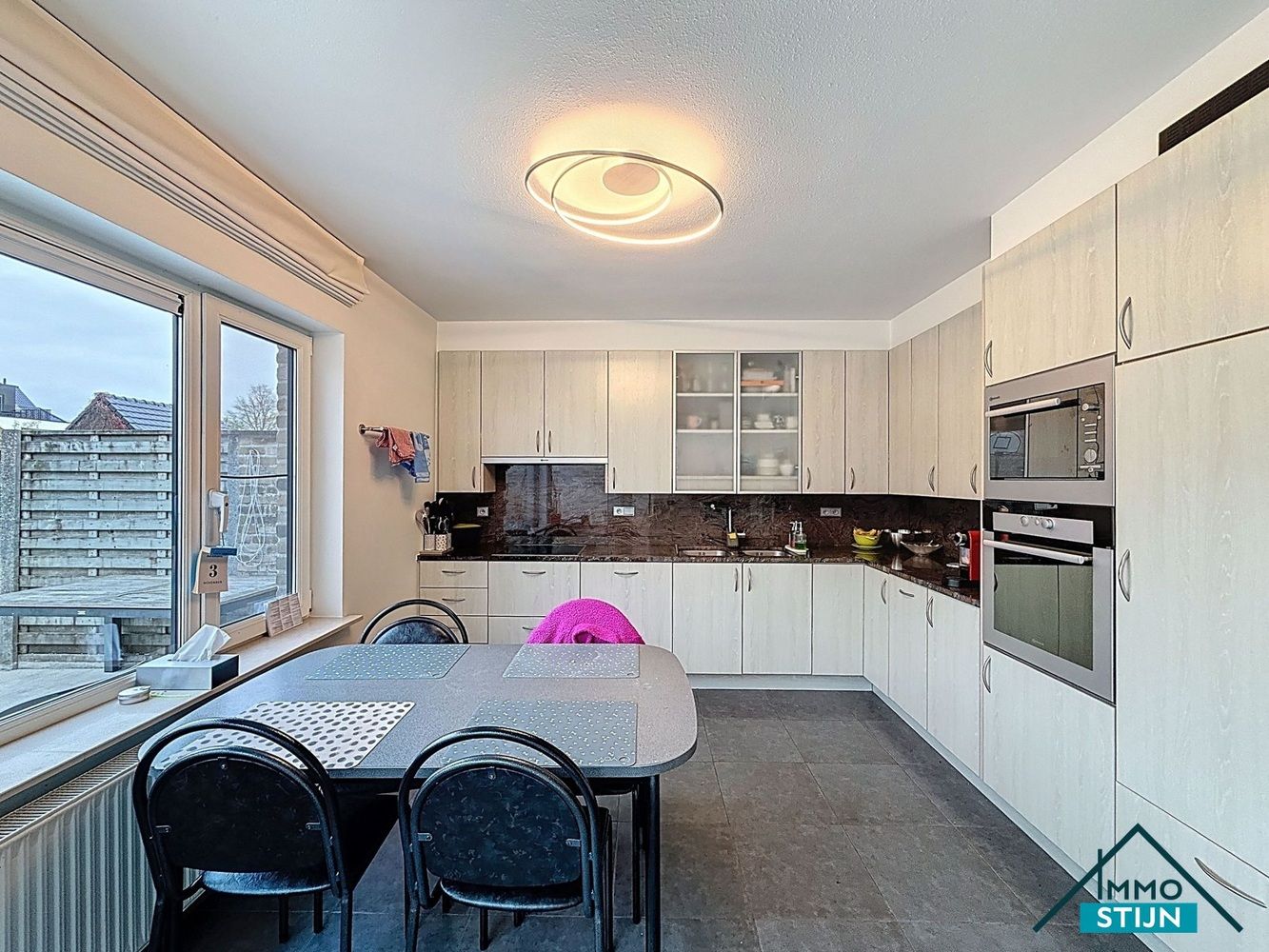 Gezinswoning met 4 slaapkamers in rustige doodlopende straat foto 6