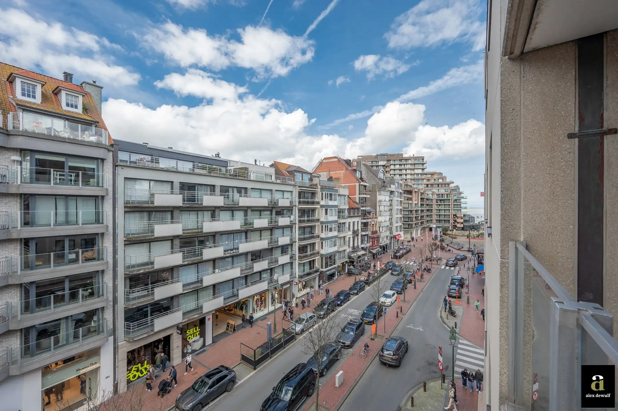 Prachtig gerenoveerd appartement met terras aan de Lippenslaan. foto 2
