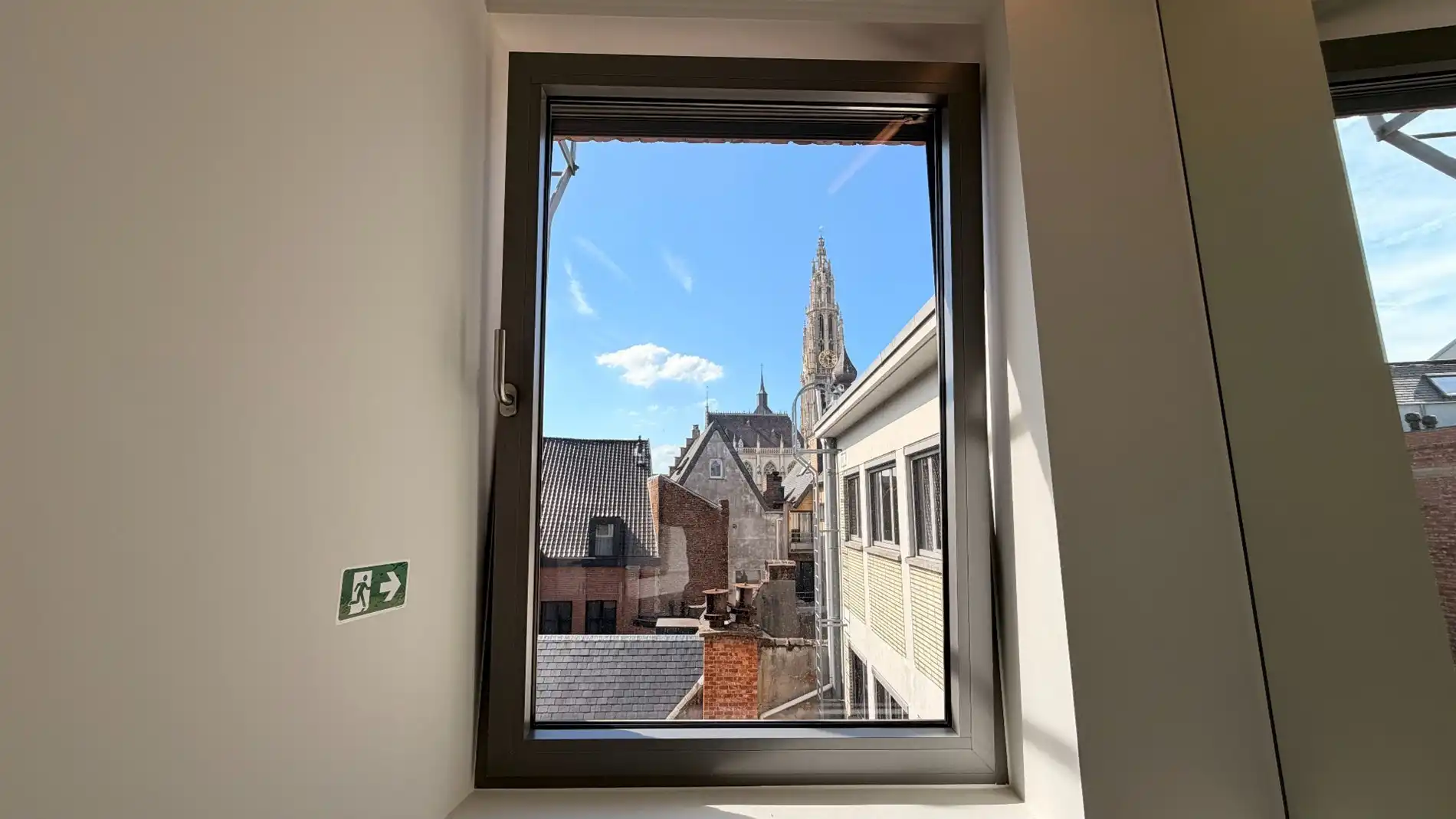 Instapklare kantoorruimte te huur in hartje Antwerpen foto 8