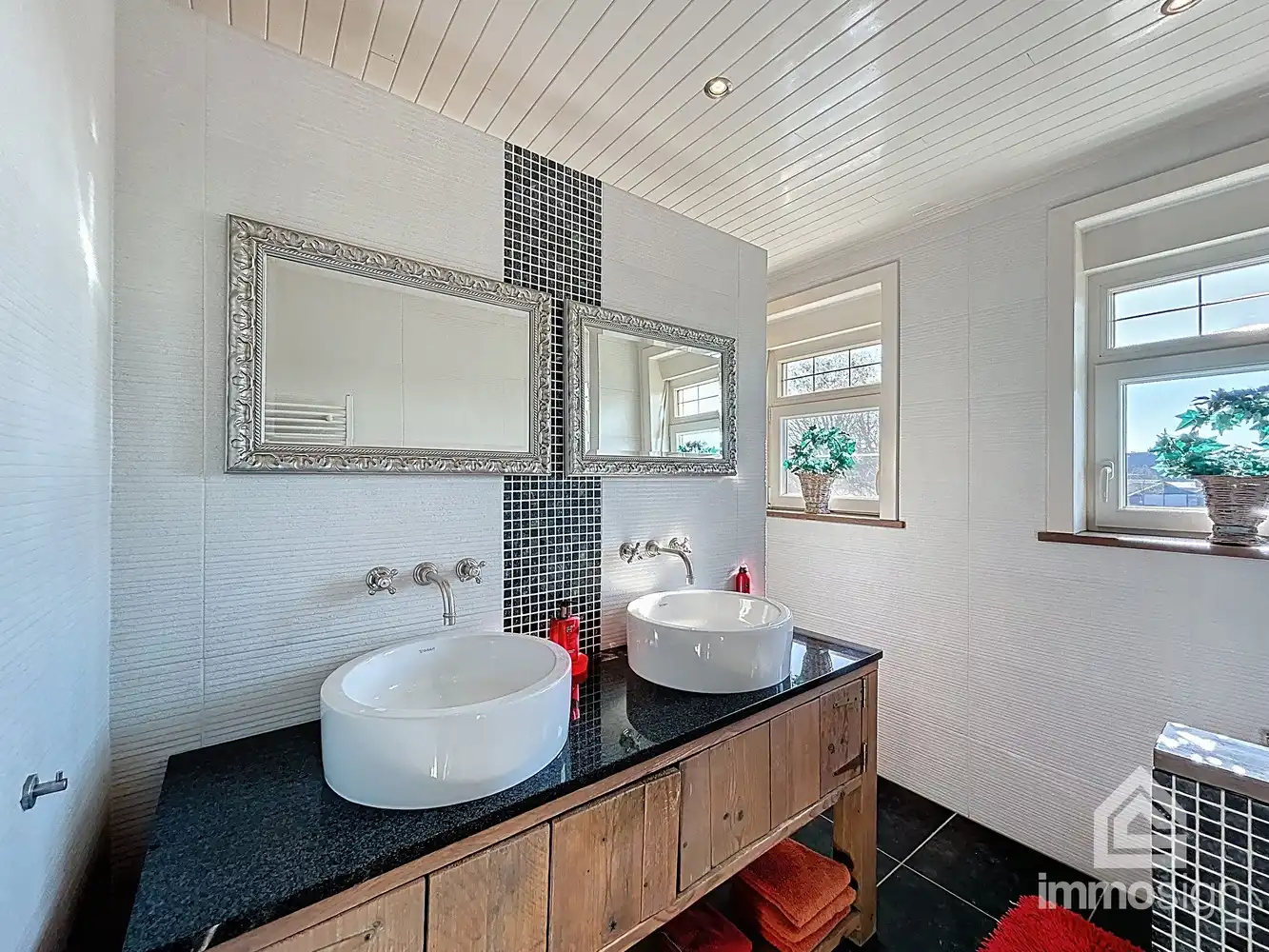 Exclusieve woning voorzien van dubbele garage en bedrijfshal op de Nederlandse grens foto 37