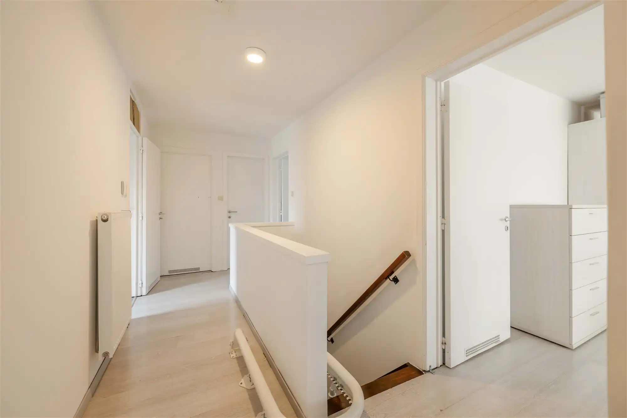 Halfopen woning met 4 slaapkamers, garage en zongerichte tuin foto 11