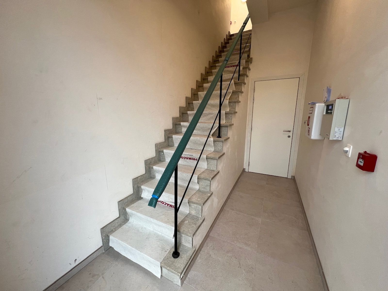 6% BTW - Duplex met 2 slpk, terras en bovengrondse parking foto 8