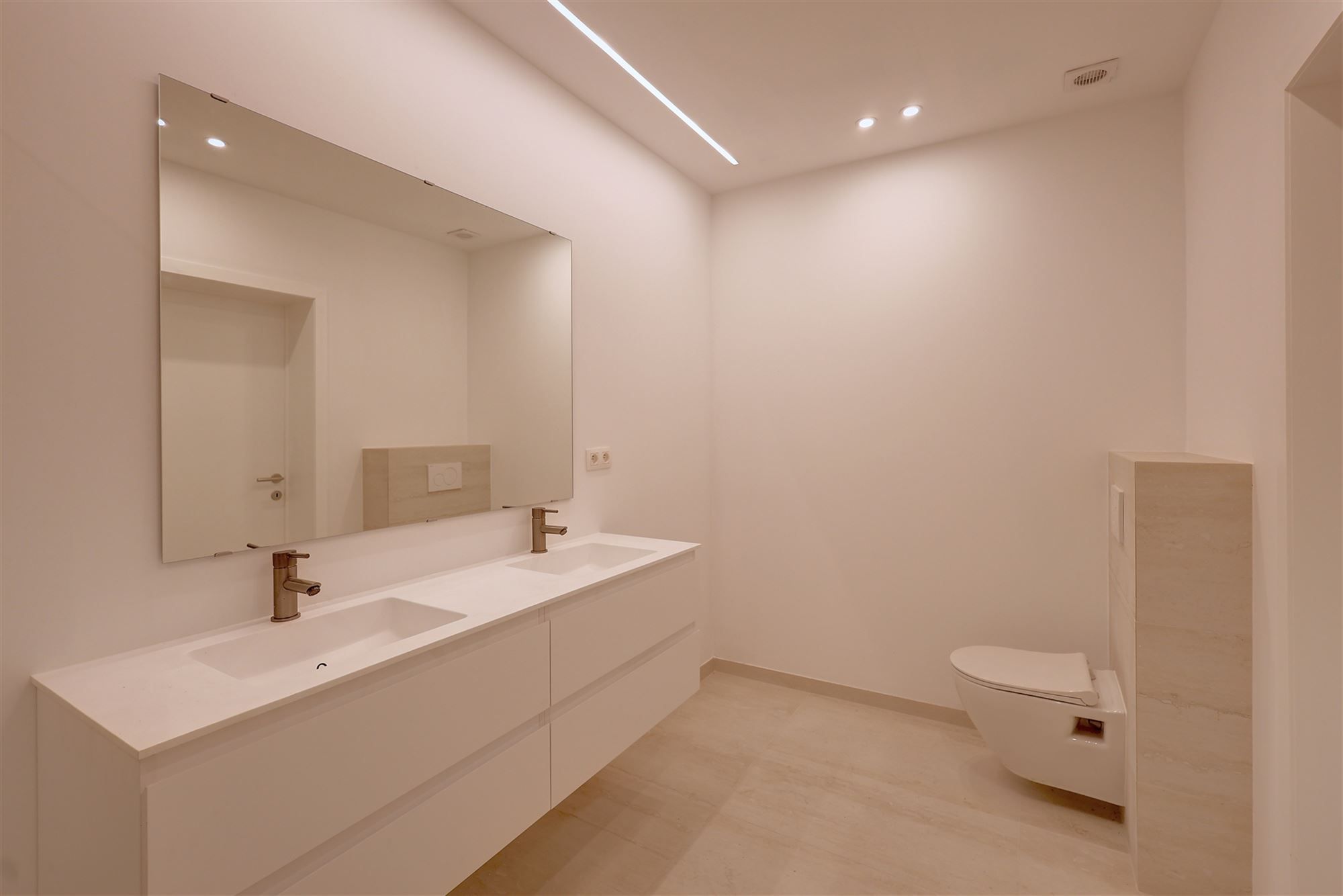 Gerenoveerd gelijkvloers appartement met tuin 2-3 slpks, 2 bdks in Markgravewijk foto 7