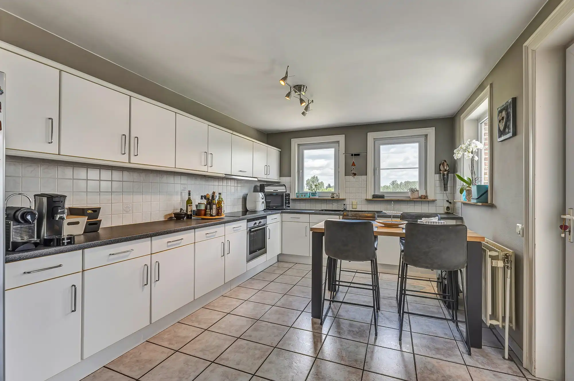 Instapklare onderkelderde woning met prachtig uitzicht foto 9