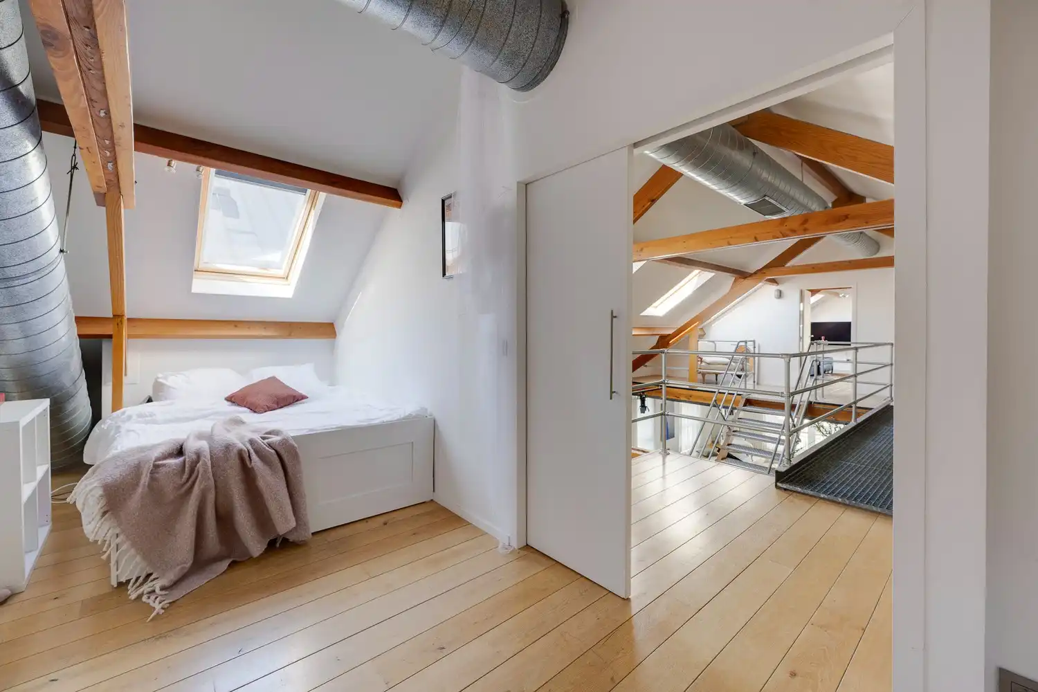 Ruime loft met 5 slaapkamers! foto 20