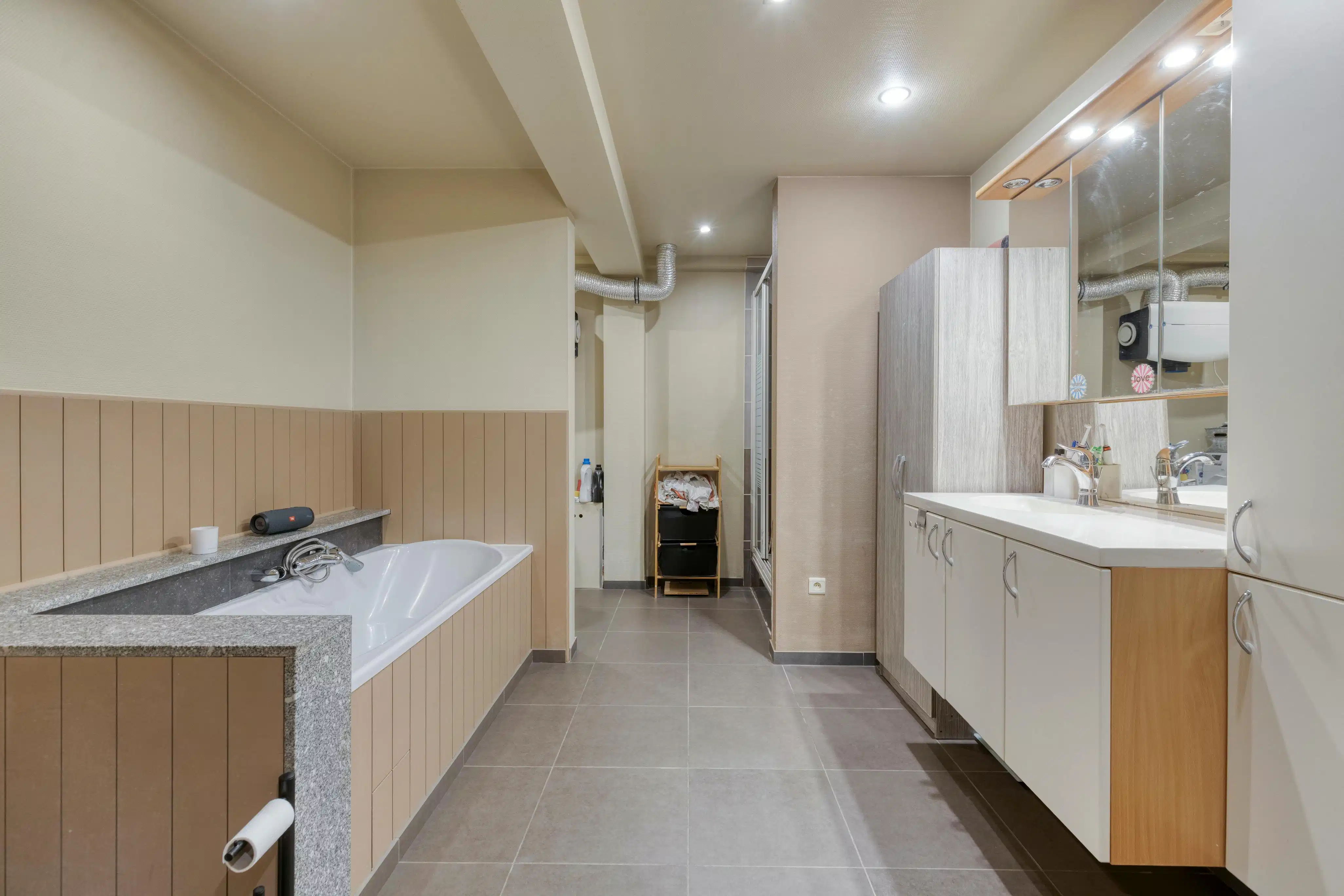 Ruim, gelijkvloers appartement met 2 slaapkamers, Sint-Kruis foto 7