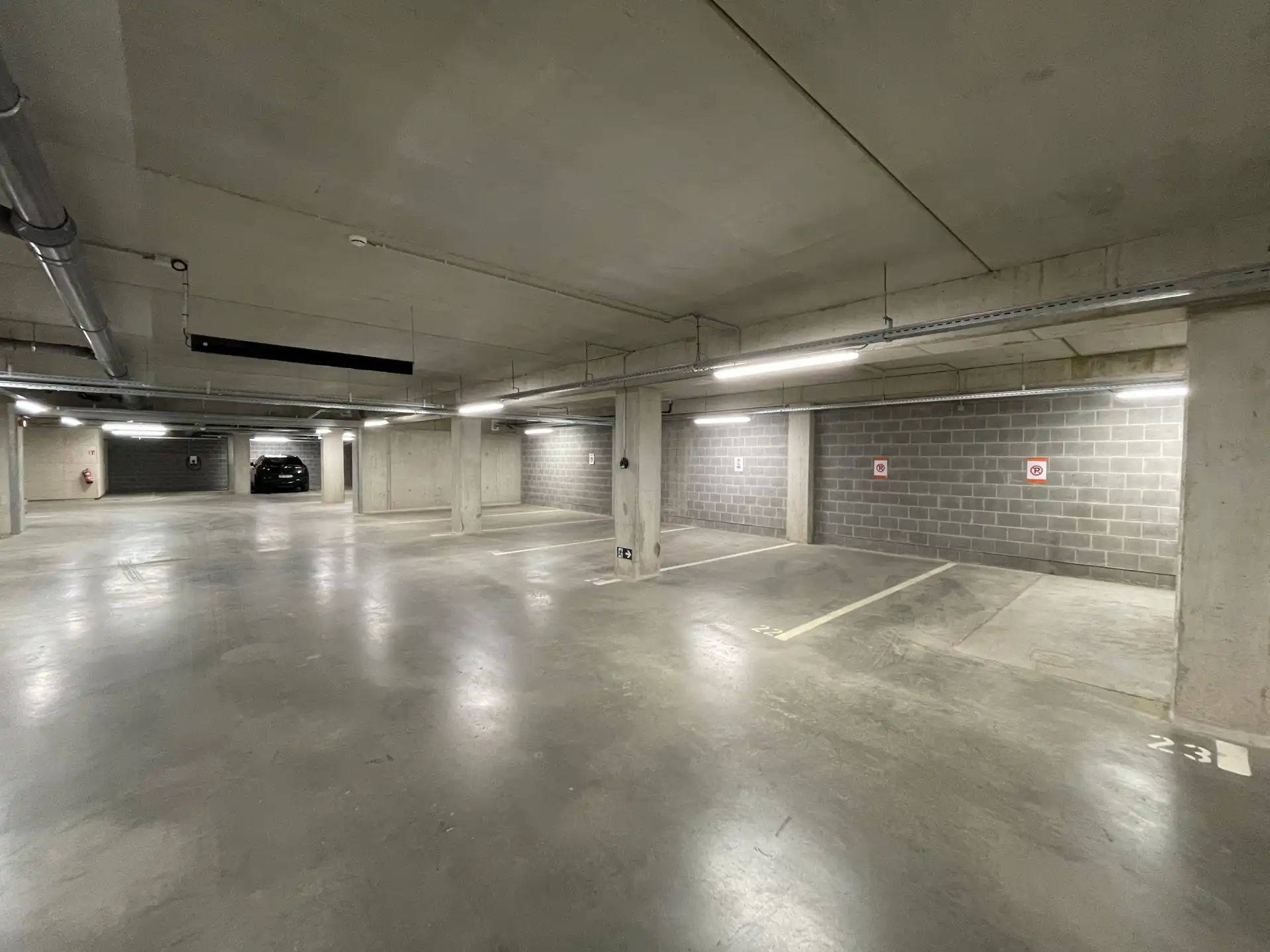 ANTWERPEN-CENTRUM - Ondergrondse staanplaats foto 3