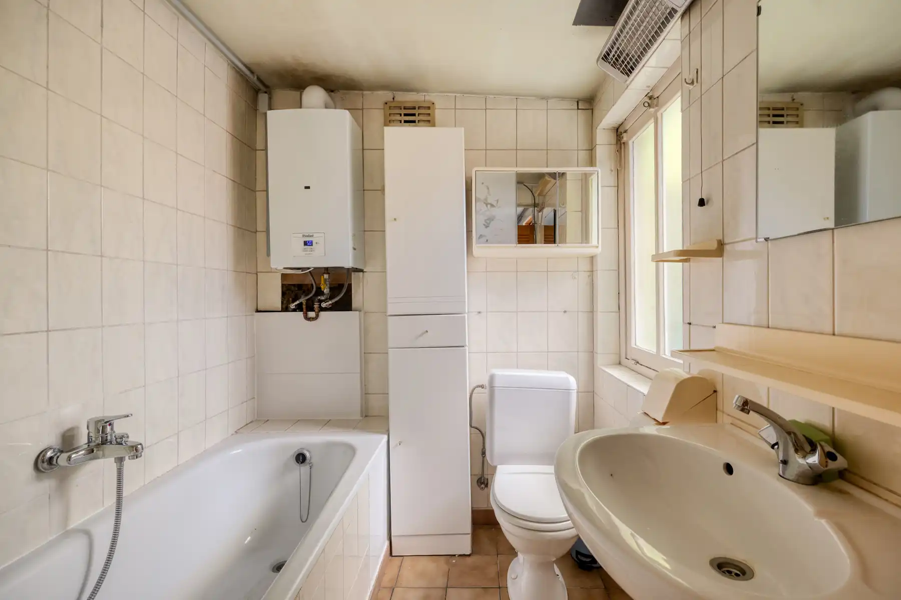 TE KOOP - gesloten bebouwing met 2 slaapkamers en tuin foto 7