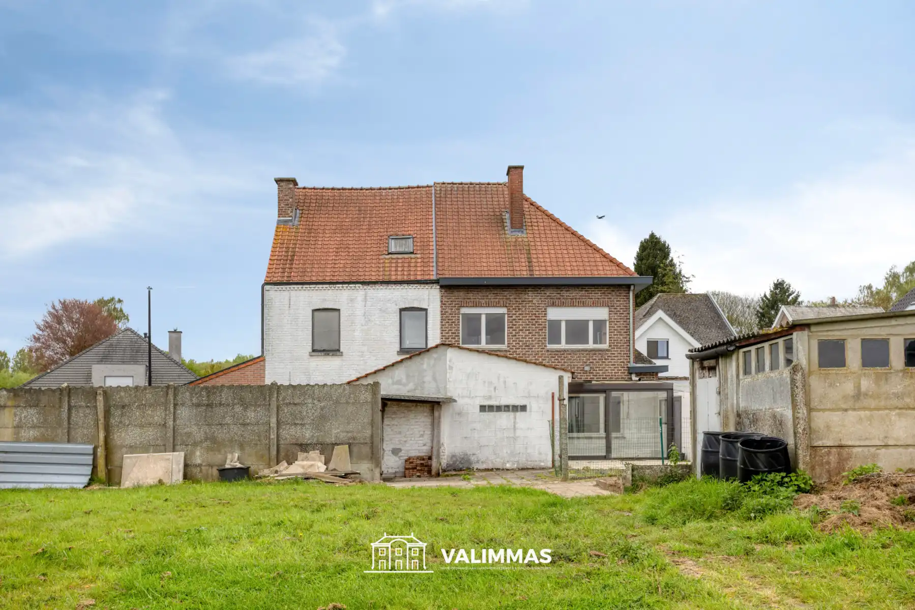 Een landelijk gelegen driegevelwoning met garage en tuin... foto 19