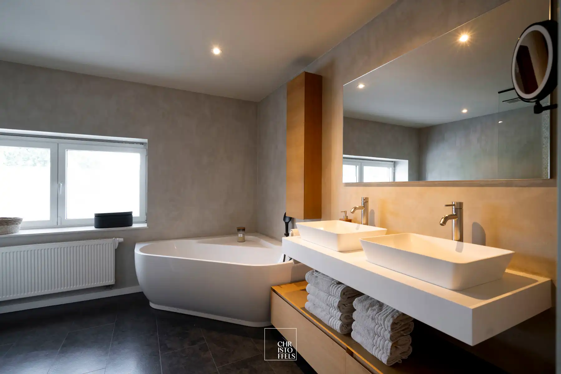 Eigentijdse gerenoveerde villa op een riant perceel van 1.986 m² foto 13