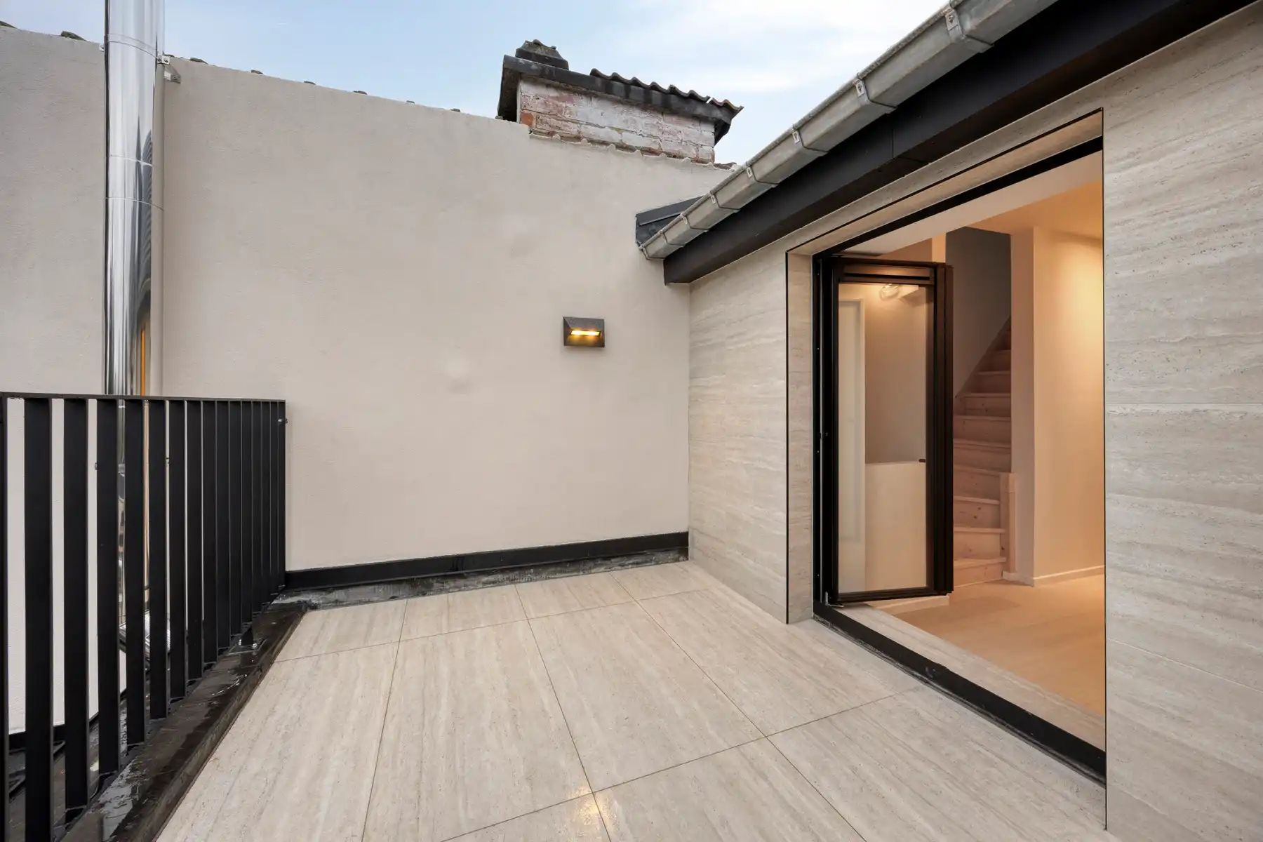 Stijlvol gerenoveerde woning met 3 slaapkamers  foto 22