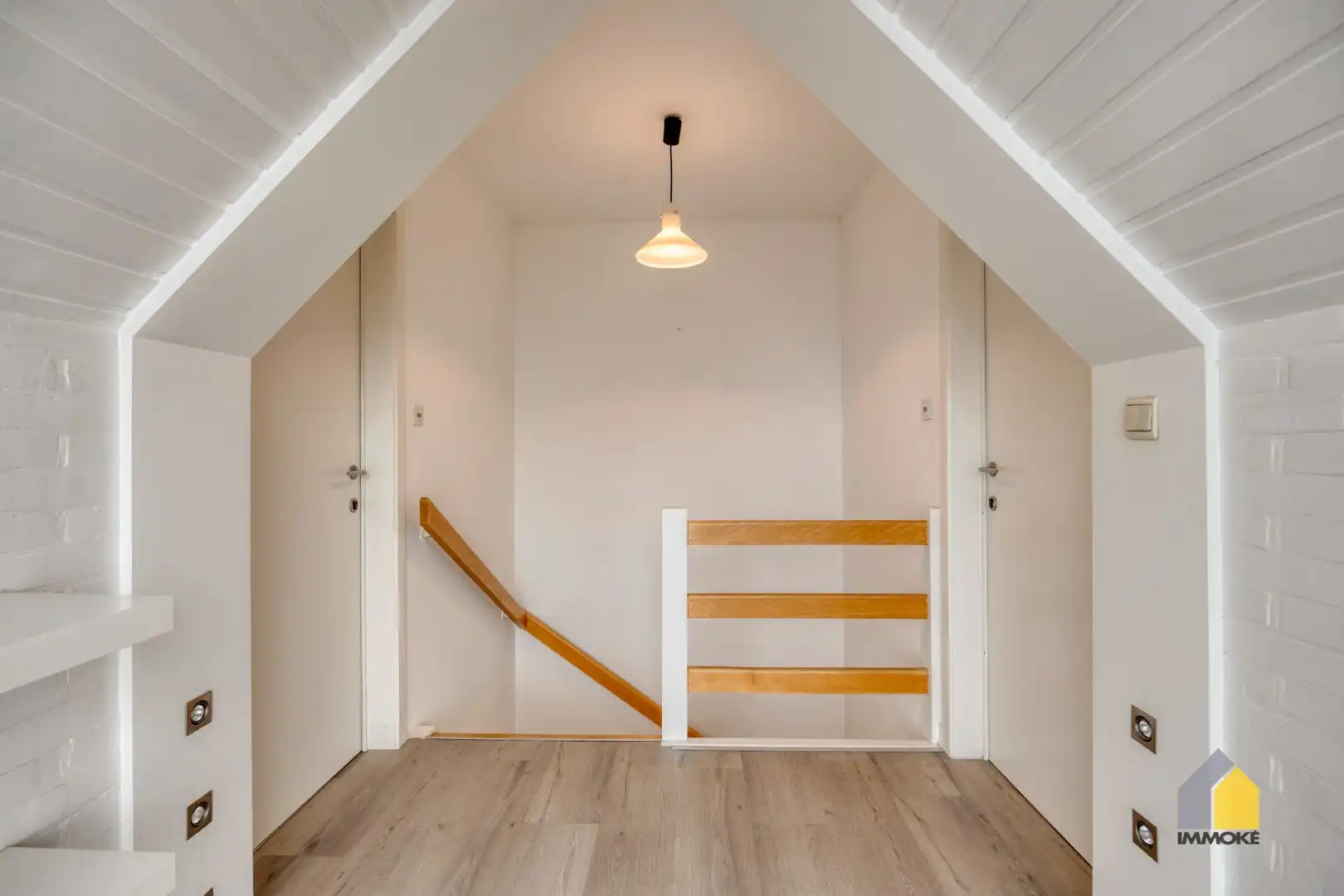 Modern appartement met 2 slpks en parking. foto 22