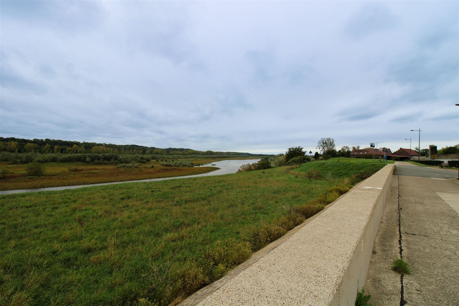 Grotestraat 332/2 – genieten van comfort, sauna, ruime inpandige garage, prachtig aangelegde tuin en een uniek uitzicht over de Maas! foto 29