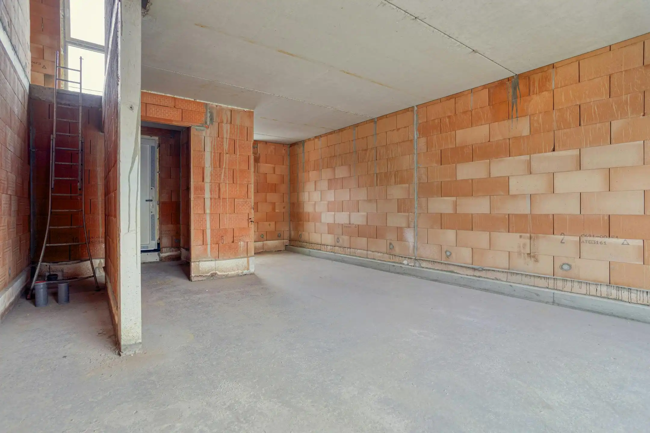 Uniek en energiezuinig huis te koop in Meulebeke foto 4