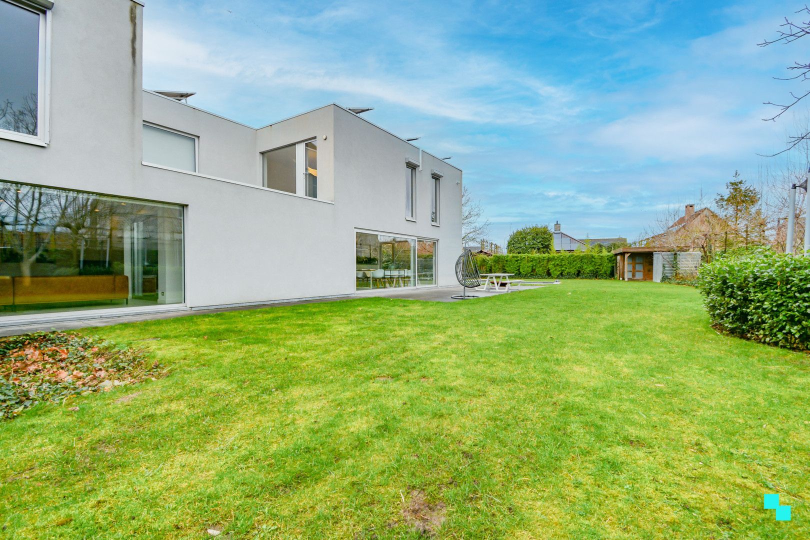 Bijzonder lichtrijke, moderne woning met zwembad te Izegem foto 32