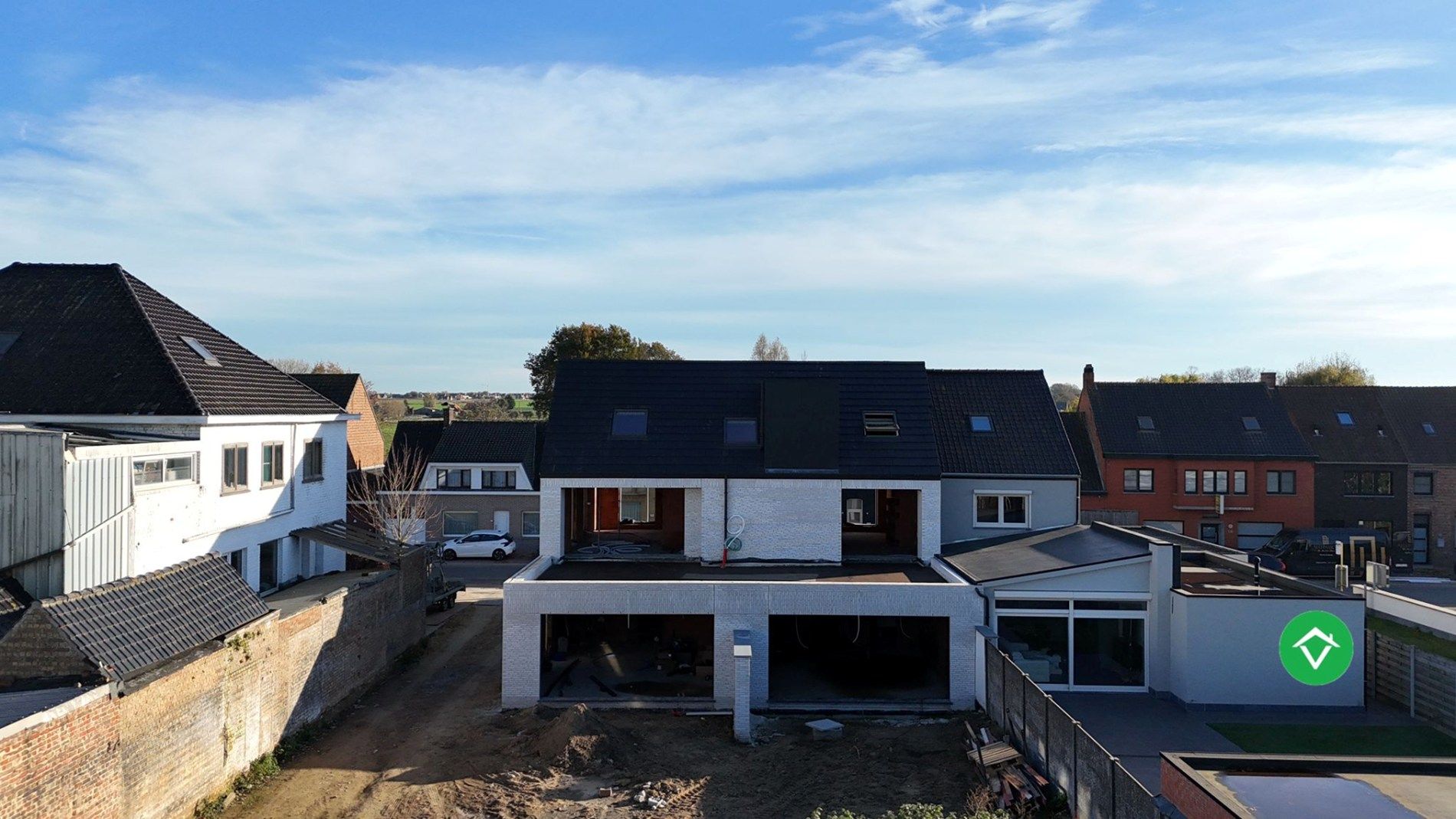 Gelijkvloers wonen met tuin in het hart van Ichtegem foto {{pictureIndex}}