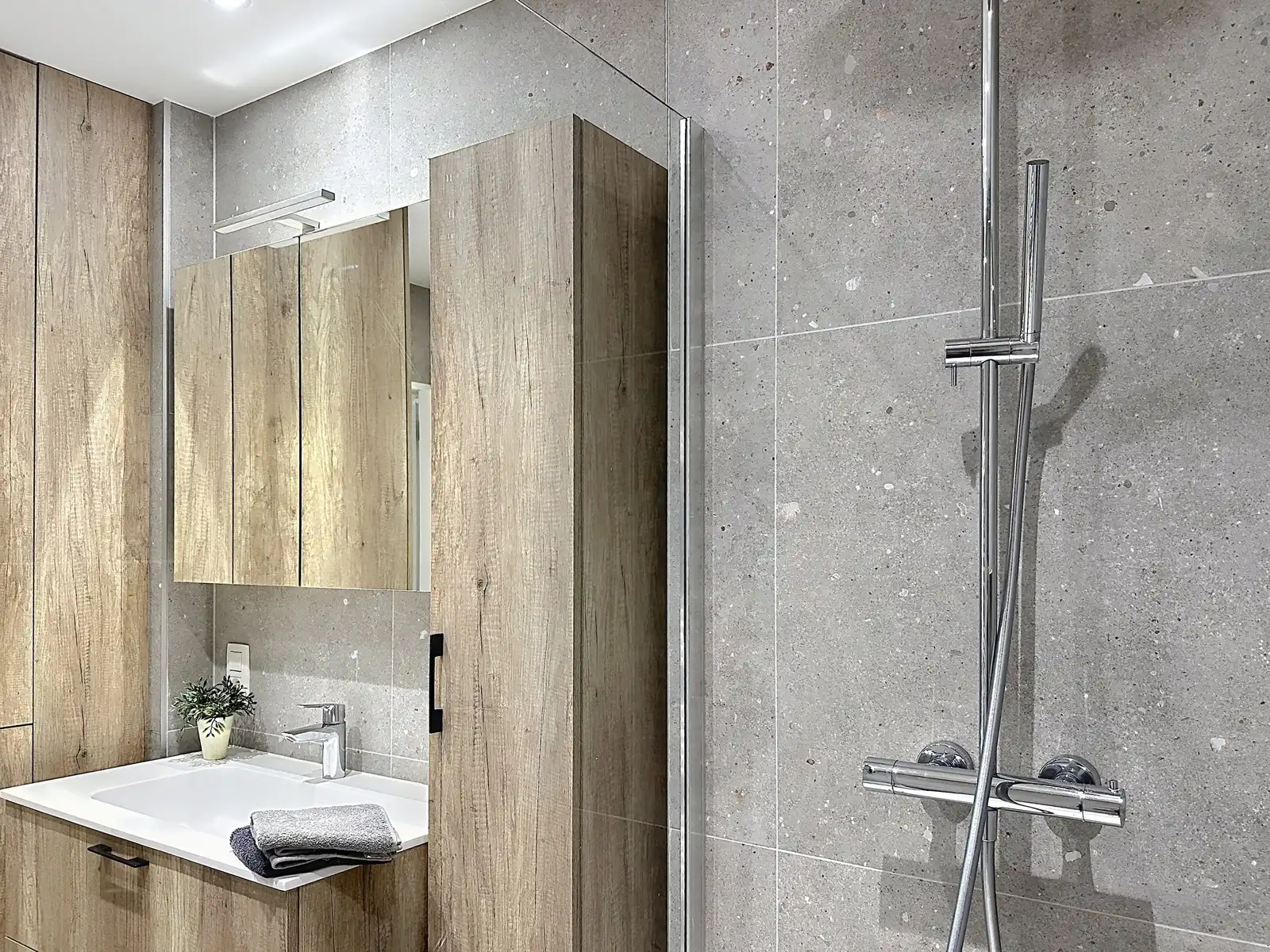GERENOVEERD APPARTEMENT – NIEUWBOUWCOMFORT OP TOPLOCATIE  foto 24