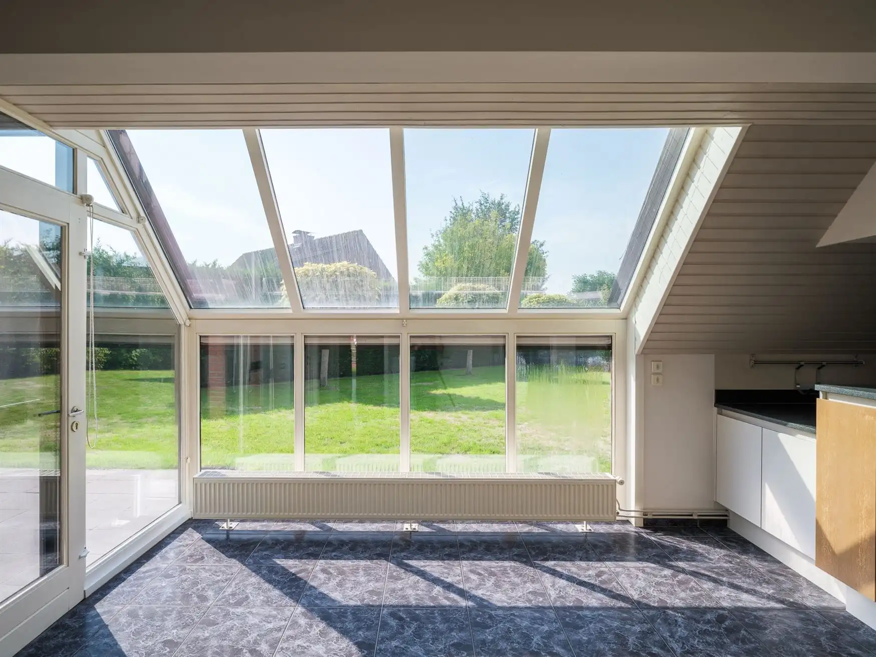 Lichtrijke gezinswoning van 266 m² in Deinze foto 5