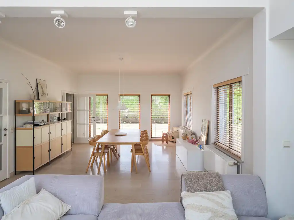 Karaktervolle en vrijstaande gezinswoning, gelegen op een gunstig perceel van ca. 930 m² foto 3