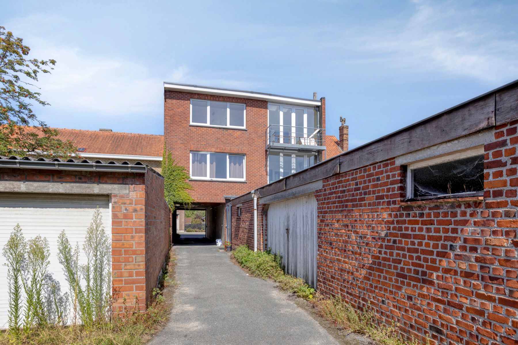TE KOOP: Opbrengsteigendom met 3 appartementen en garage foto 13