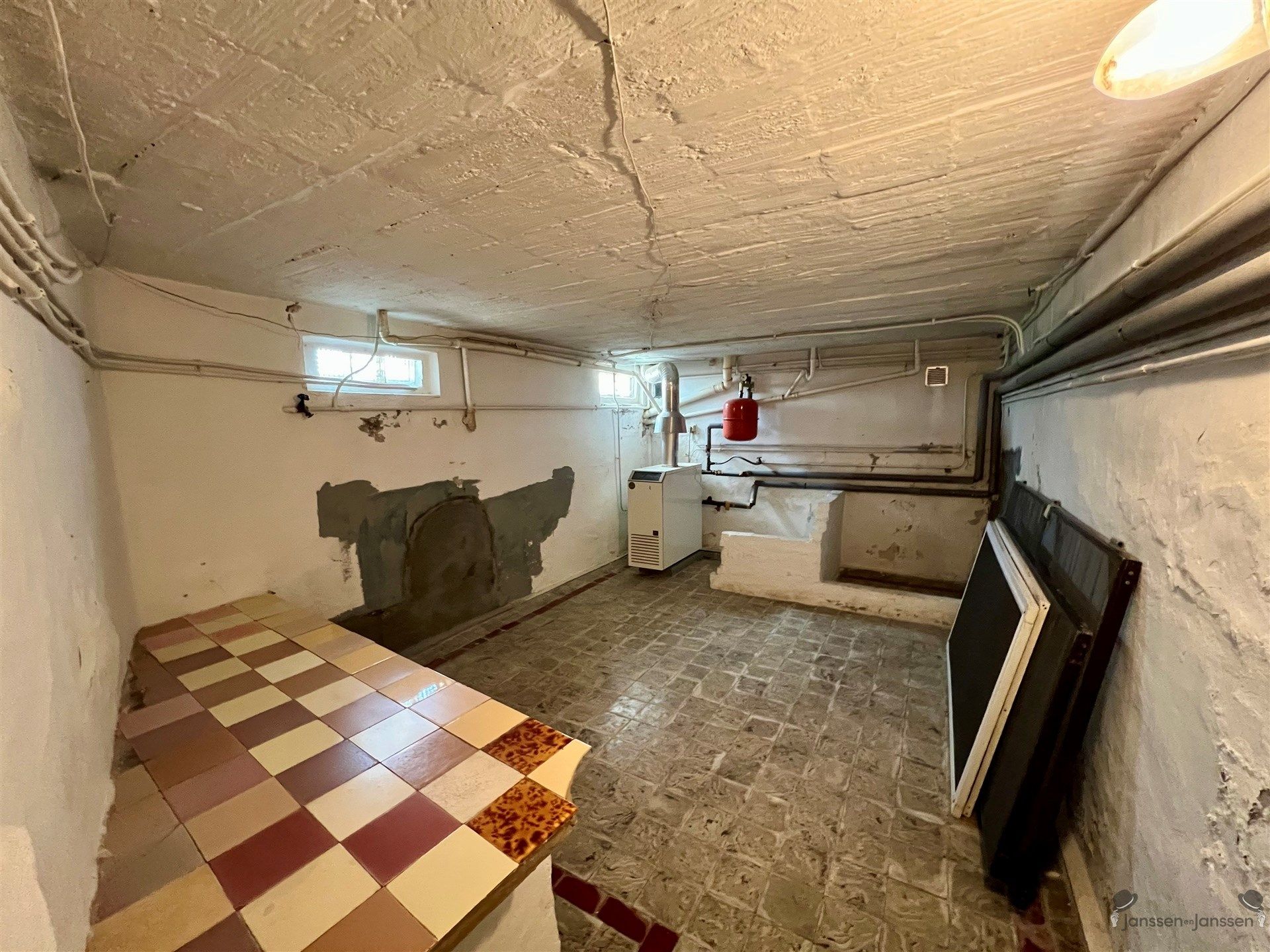 HOB met achterliggende garages foto 18