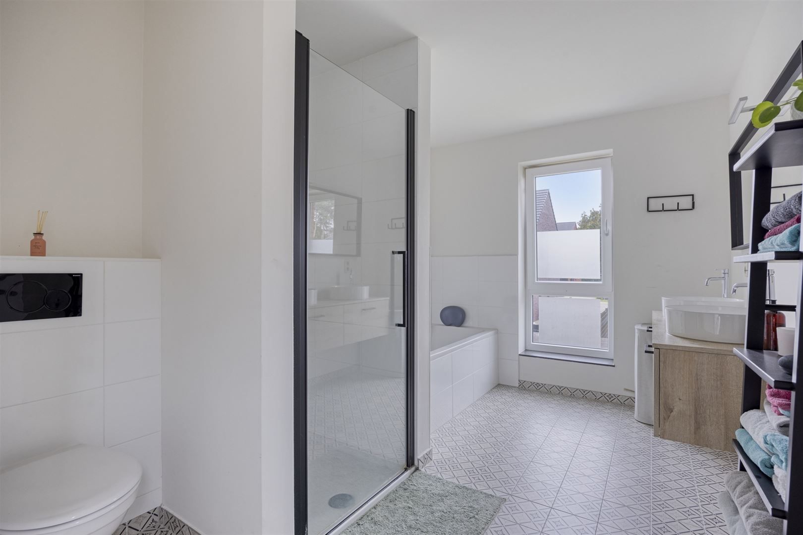TE KOOP: Recente woning met 3 slaapkamers te Genk!  foto 10