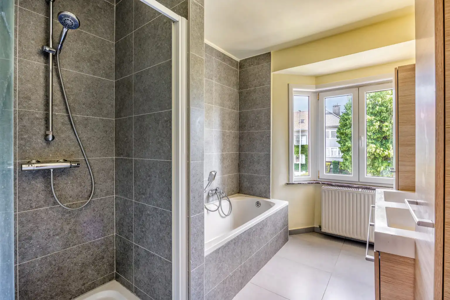 Instapklare 2-gevelwoning nabij Sint-Agatha-Berchem foto 15