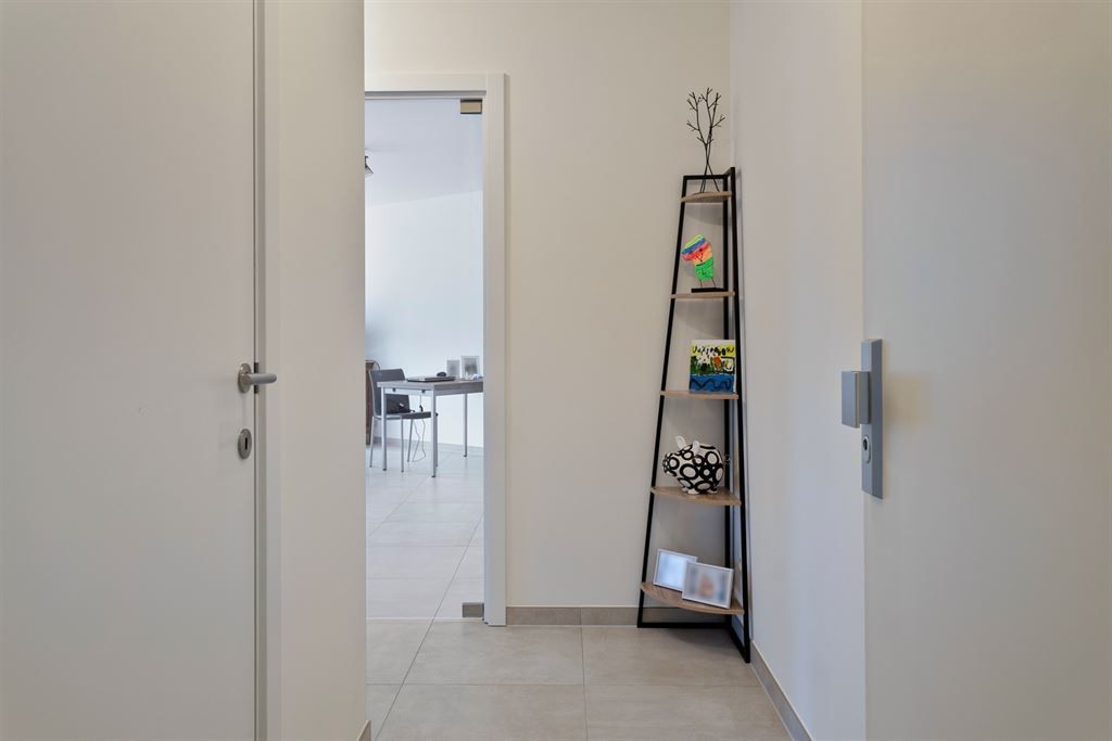 Recent 1-slaapkamer appartement met groot terras foto 4