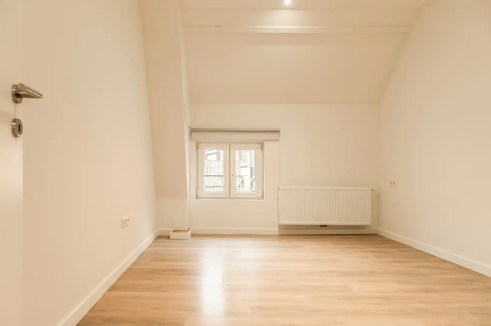 Ruime gezinswoning met 4 slaapkamers en stadstuin in Burcht! foto 12