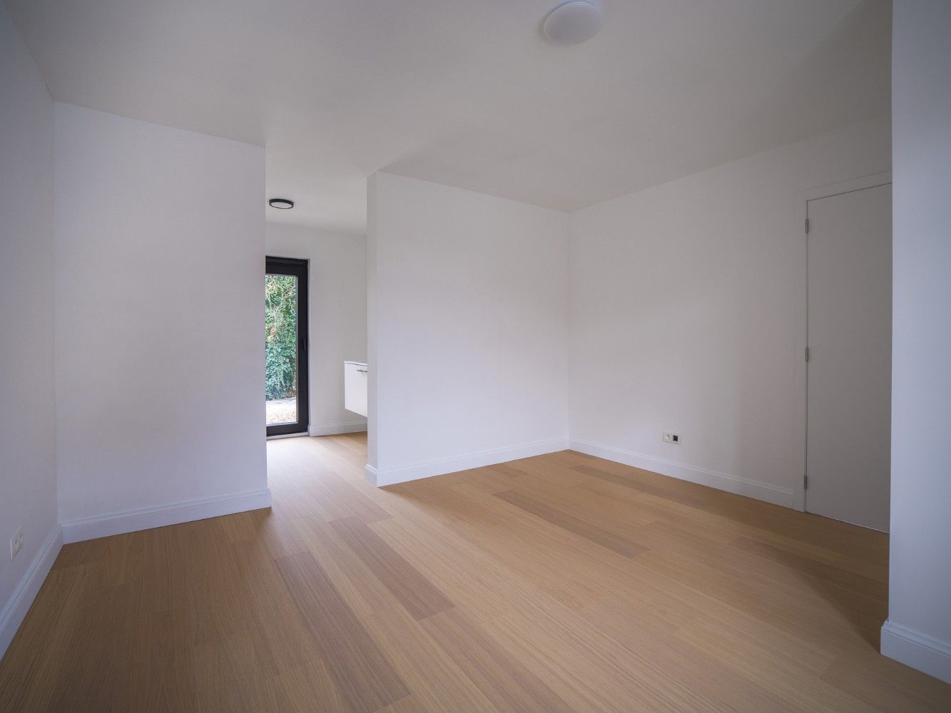 Prachtig gerenoveerde woning met 3 slpk. en tuin foto 15